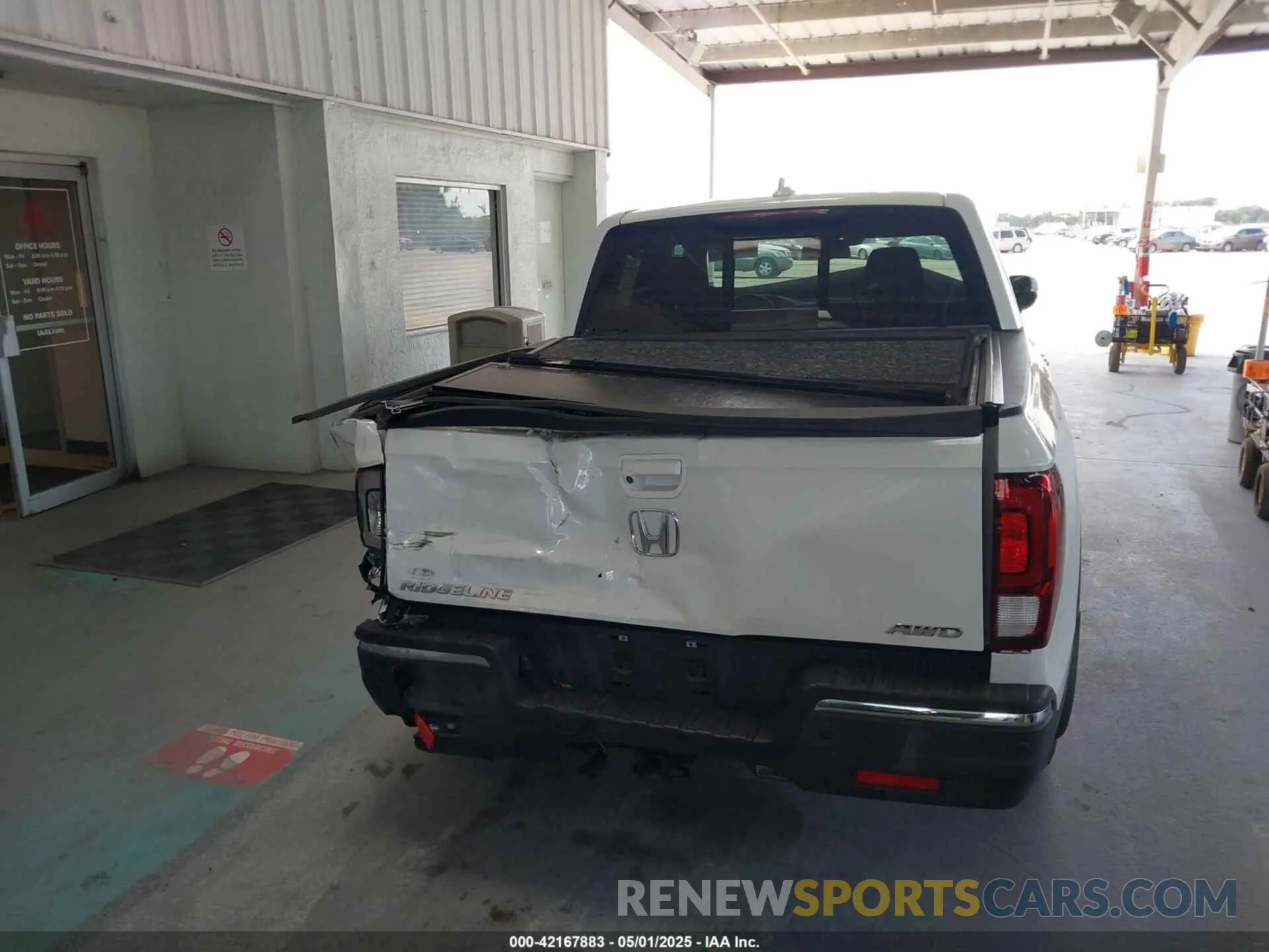 16 Photograph of a damaged car 5FPYK3F71LB005028 HONDA RIDGELINE 2020