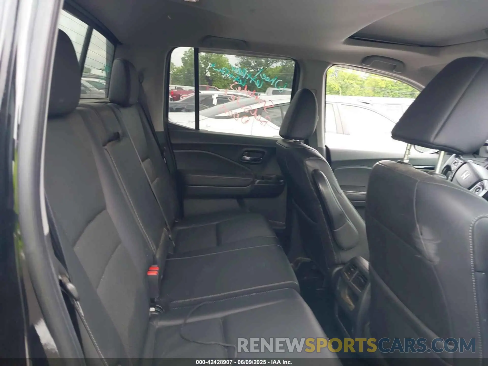 8 Photograph of a damaged car 5FPYK3F71LB010231 HONDA RIDGELINE 2020