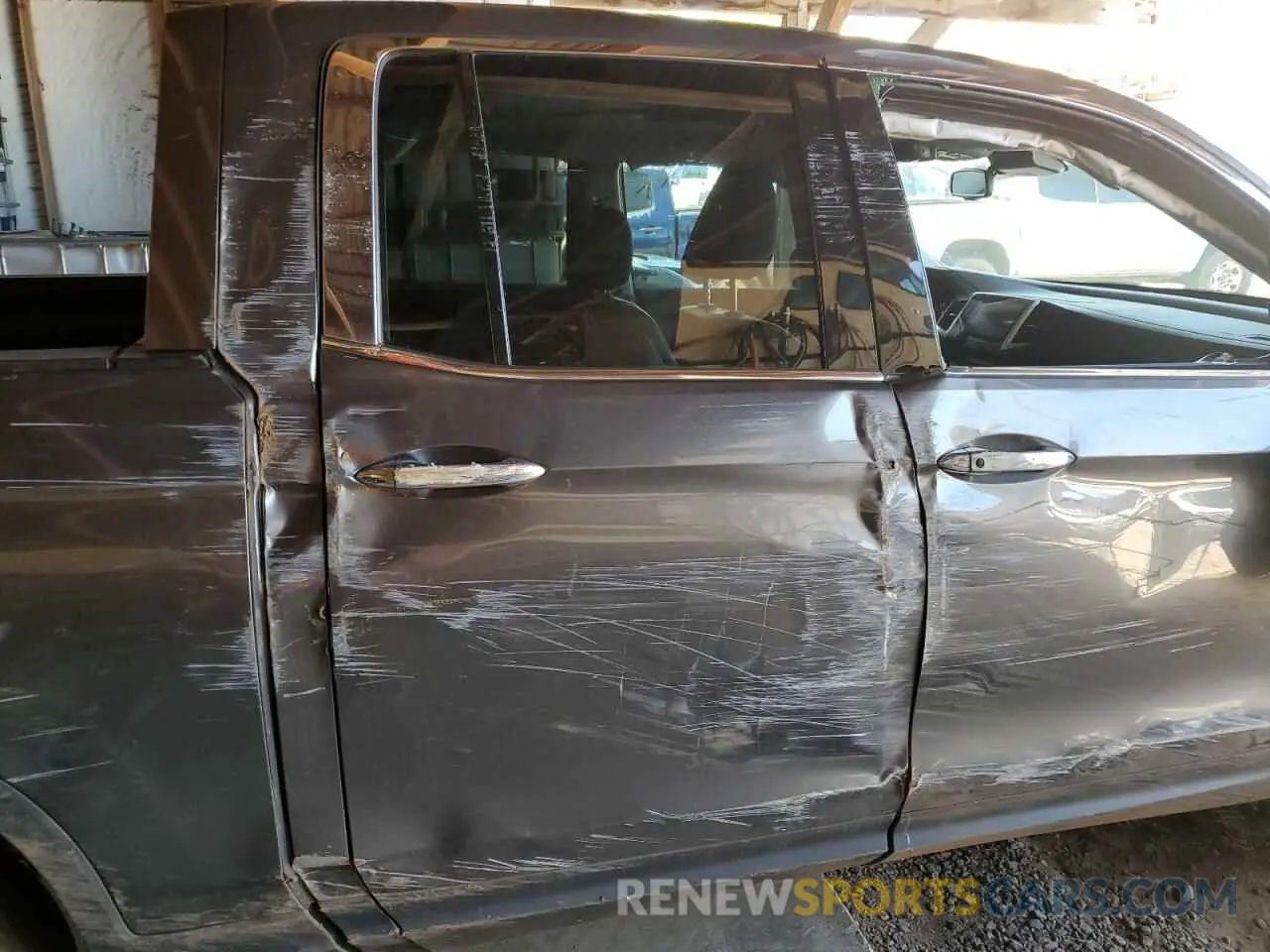 10 Photograph of a damaged car 5FPYK3F74LB004391 HONDA RIDGELINE 2020