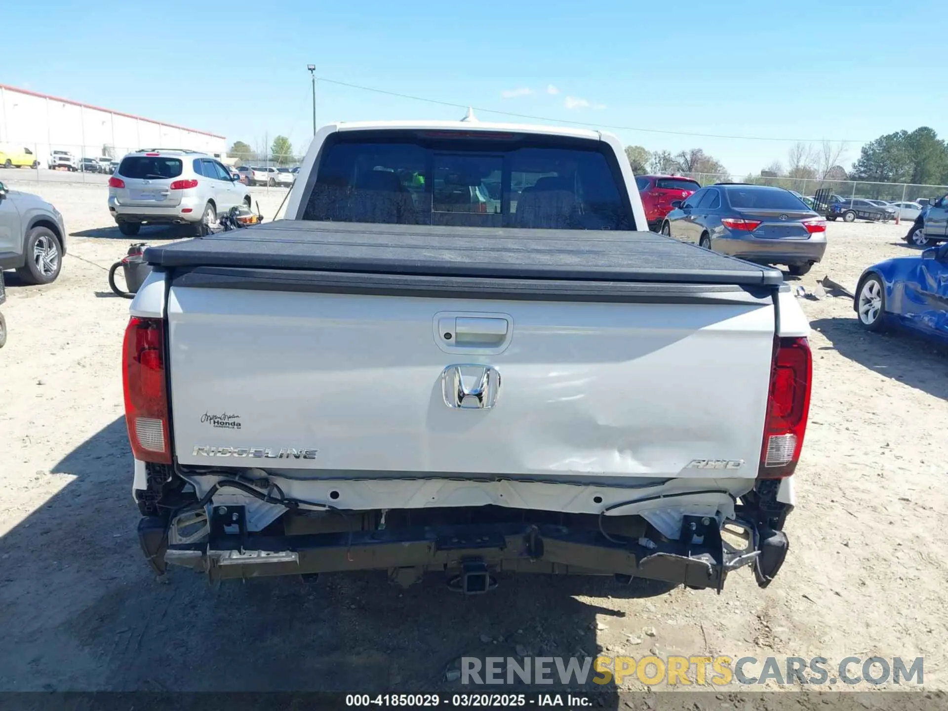 17 Photograph of a damaged car 5FPYK3F75LB000317 HONDA RIDGELINE 2020