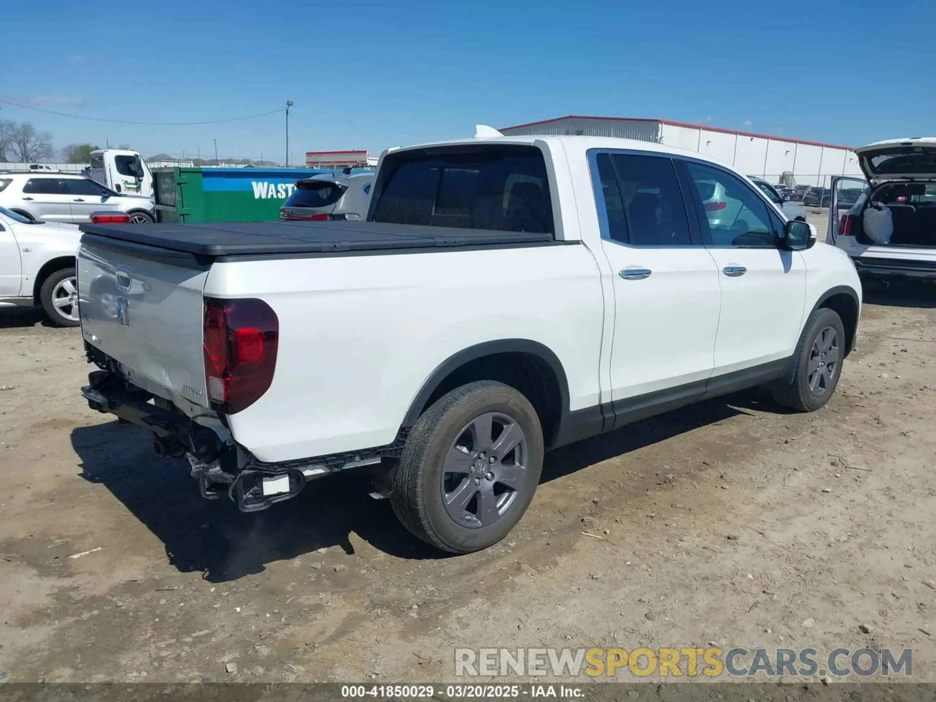 4 Photograph of a damaged car 5FPYK3F75LB000317 HONDA RIDGELINE 2020