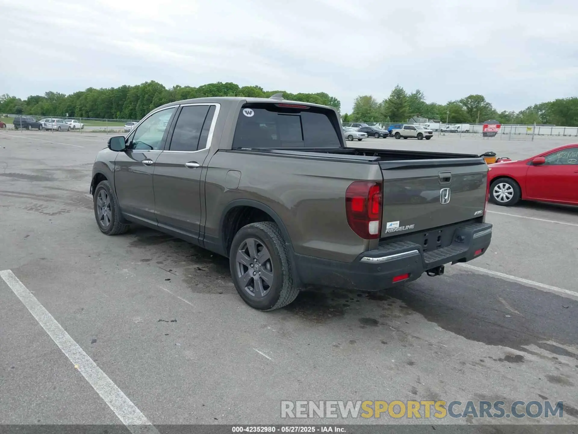 3 Photograph of a damaged car 5FPYK3F78LB001882 HONDA RIDGELINE 2020