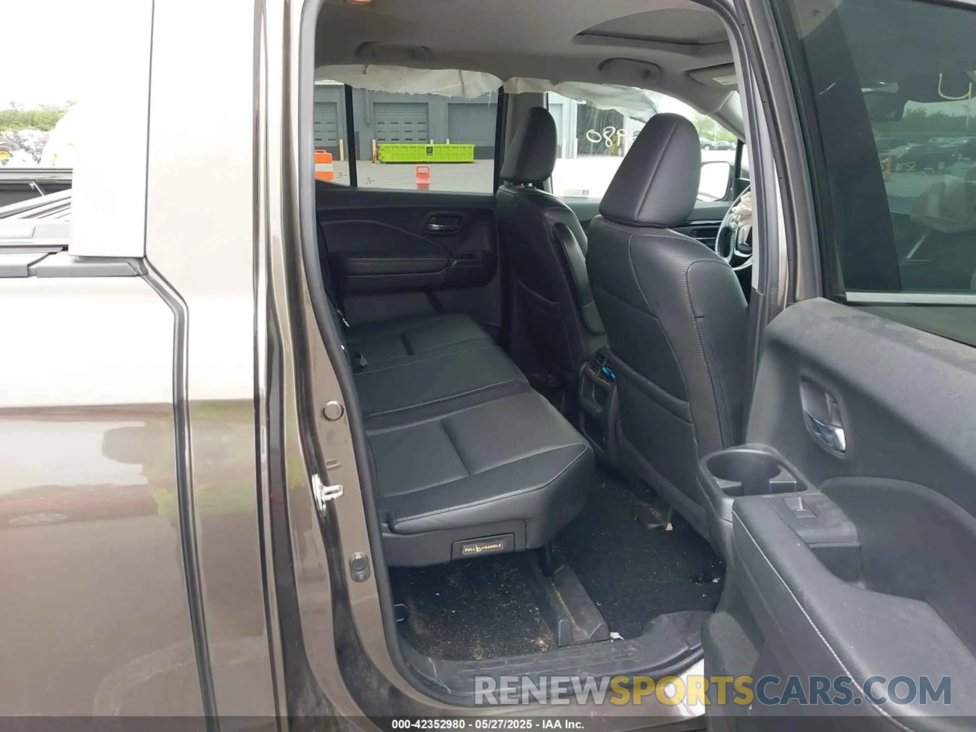 8 Photograph of a damaged car 5FPYK3F78LB001882 HONDA RIDGELINE 2020