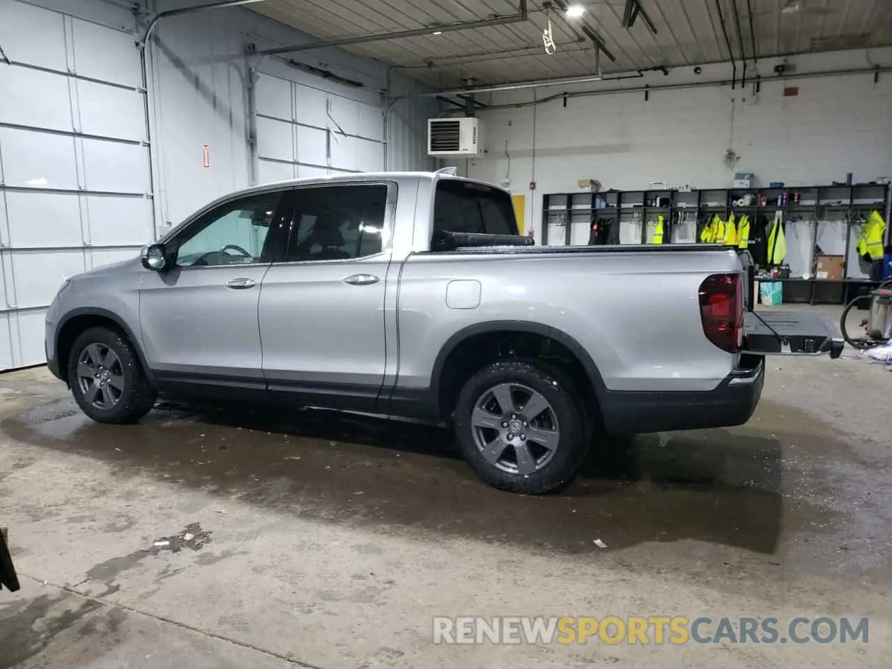 2 Photograph of a damaged car 5FPYK3F79LB001700 HONDA RIDGELINE 2020
