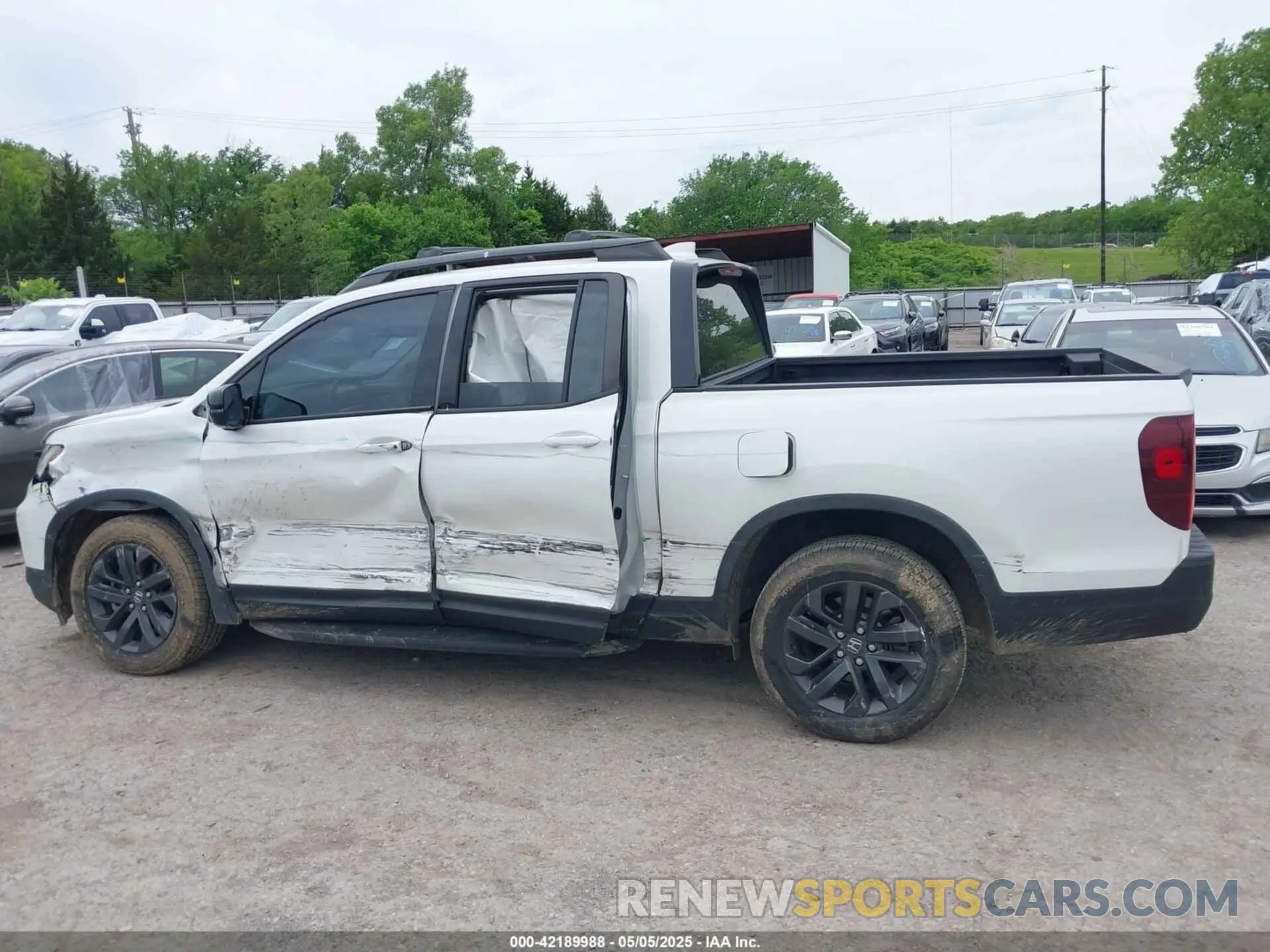 14 Photograph of a damaged car 5FPYK3F12MB000644 HONDA RIDGELINE 2021