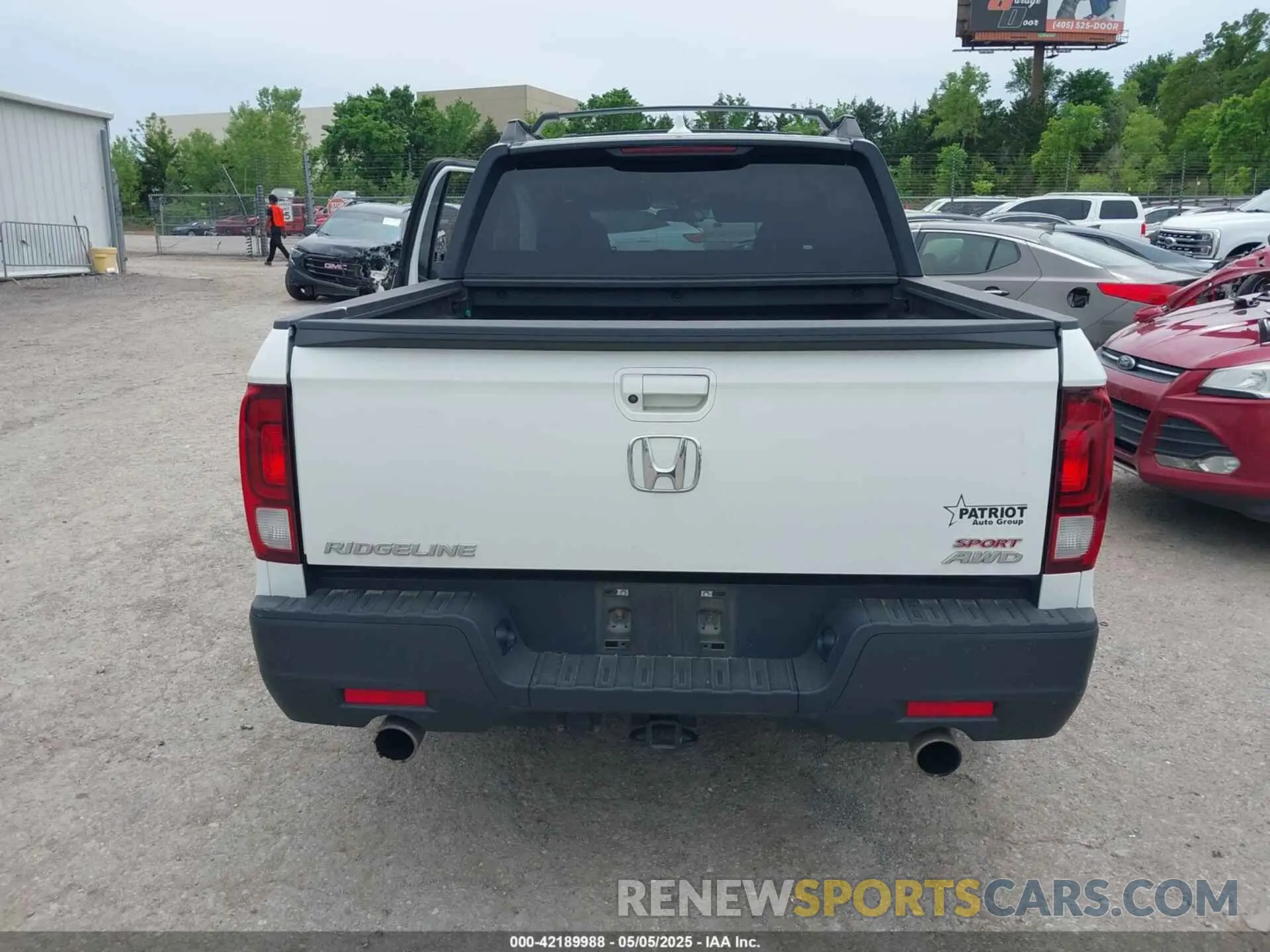 16 Photograph of a damaged car 5FPYK3F12MB000644 HONDA RIDGELINE 2021