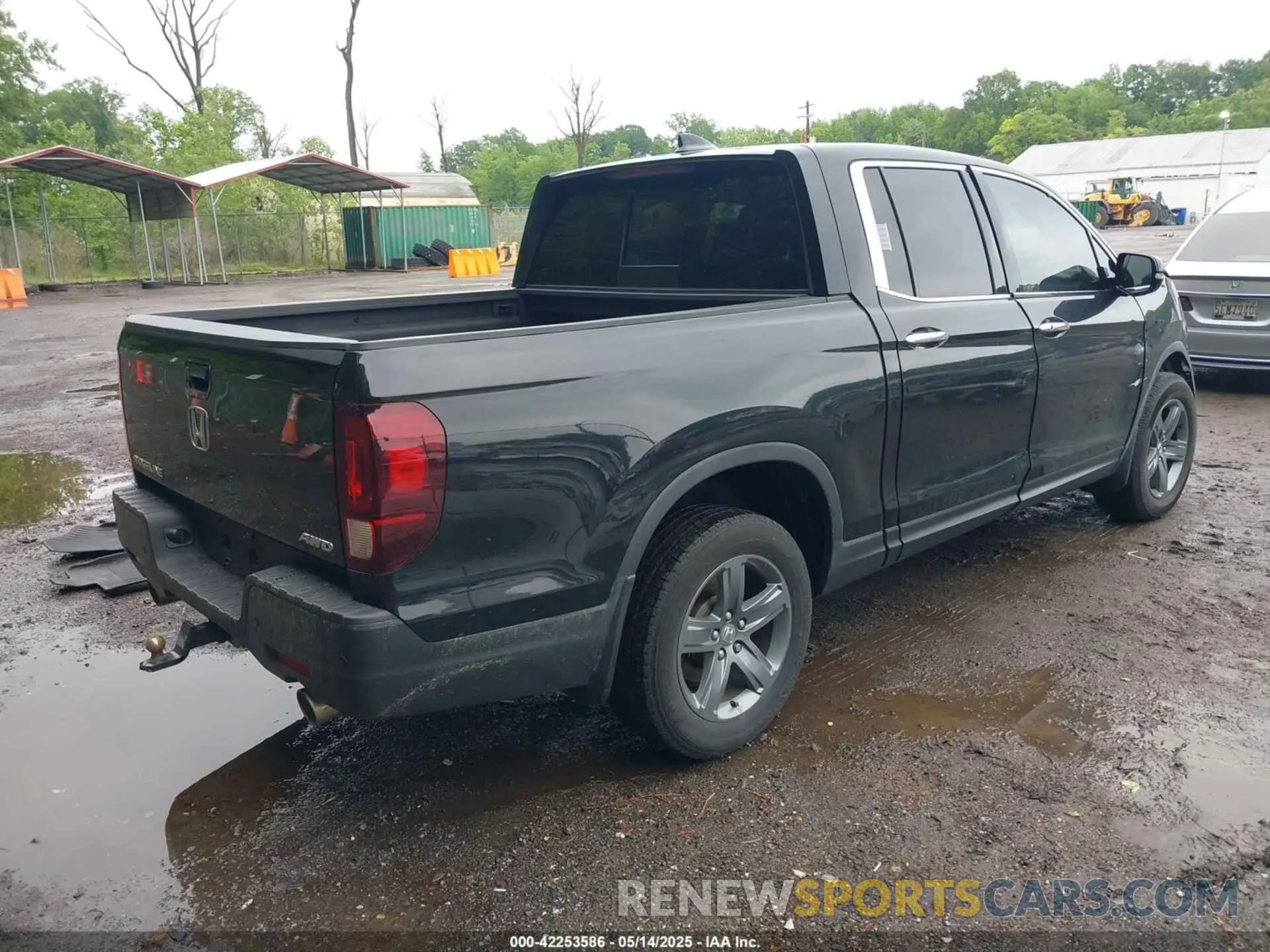 4 Photograph of a damaged car 5FPYK3F75MB015370 HONDA RIDGELINE 2021