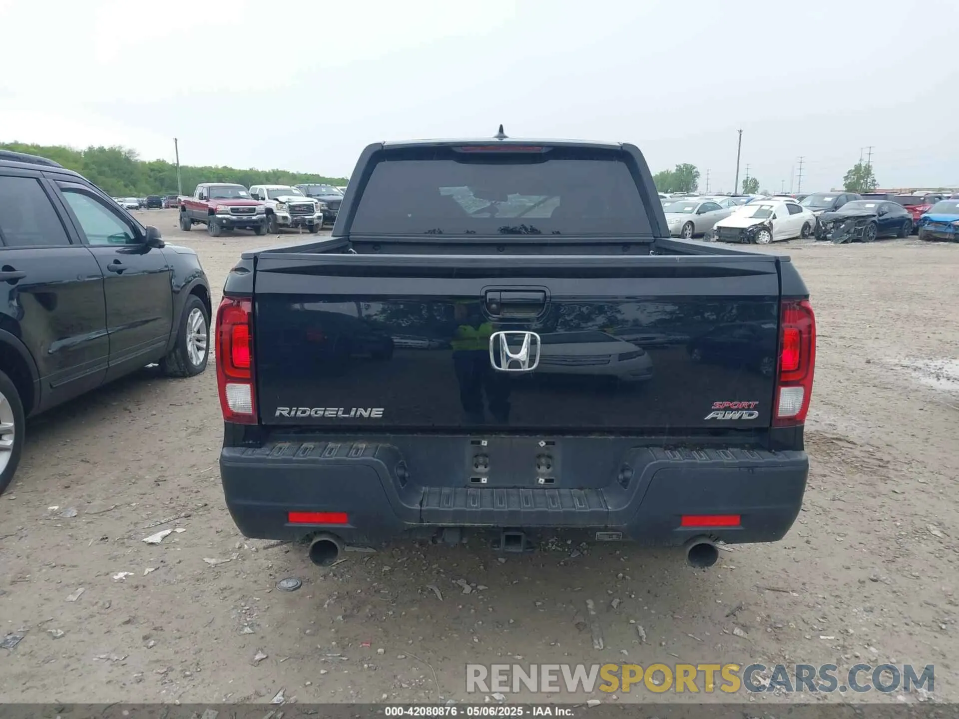 17 Photograph of a damaged car 5FPYK3F18NB007356 HONDA RIDGELINE 2022