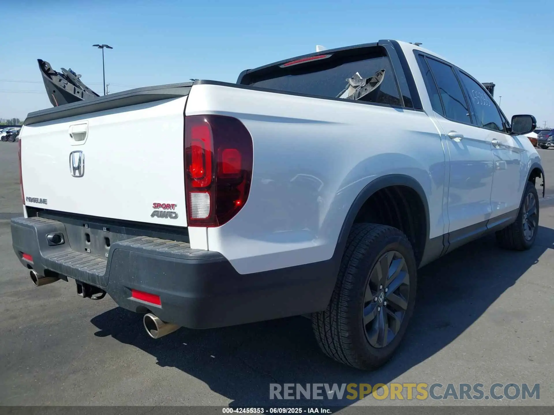 4 Photograph of a damaged car 5FPYK3F18NB009155 HONDA RIDGELINE 2022