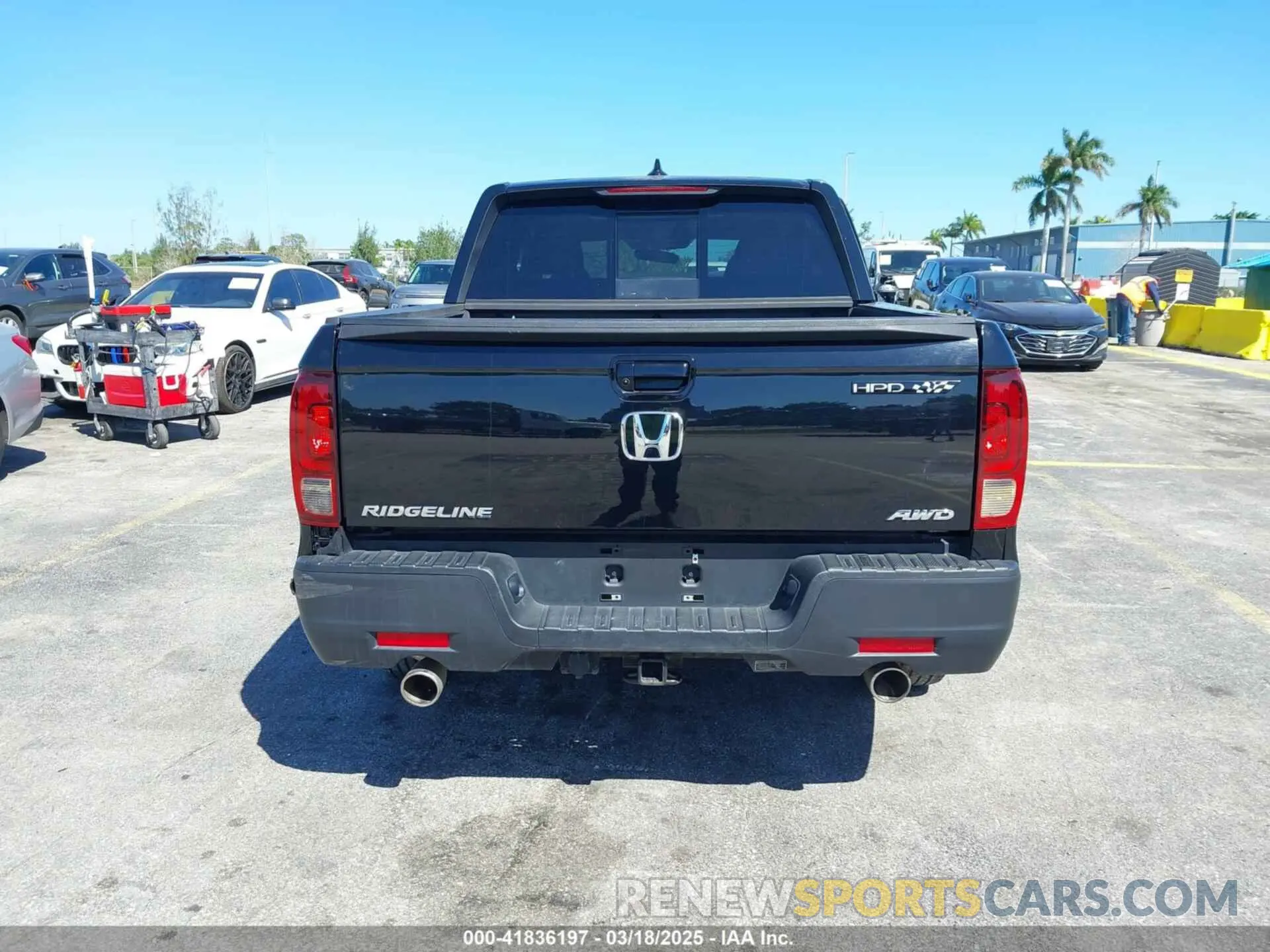 17 Photograph of a damaged car 5FPYK3F50NB016717 HONDA RIDGELINE 2022