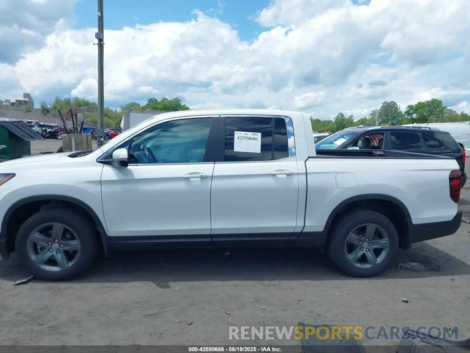14 Photograph of a damaged car 5FPYK3F55NB005809 HONDA RIDGELINE 2022