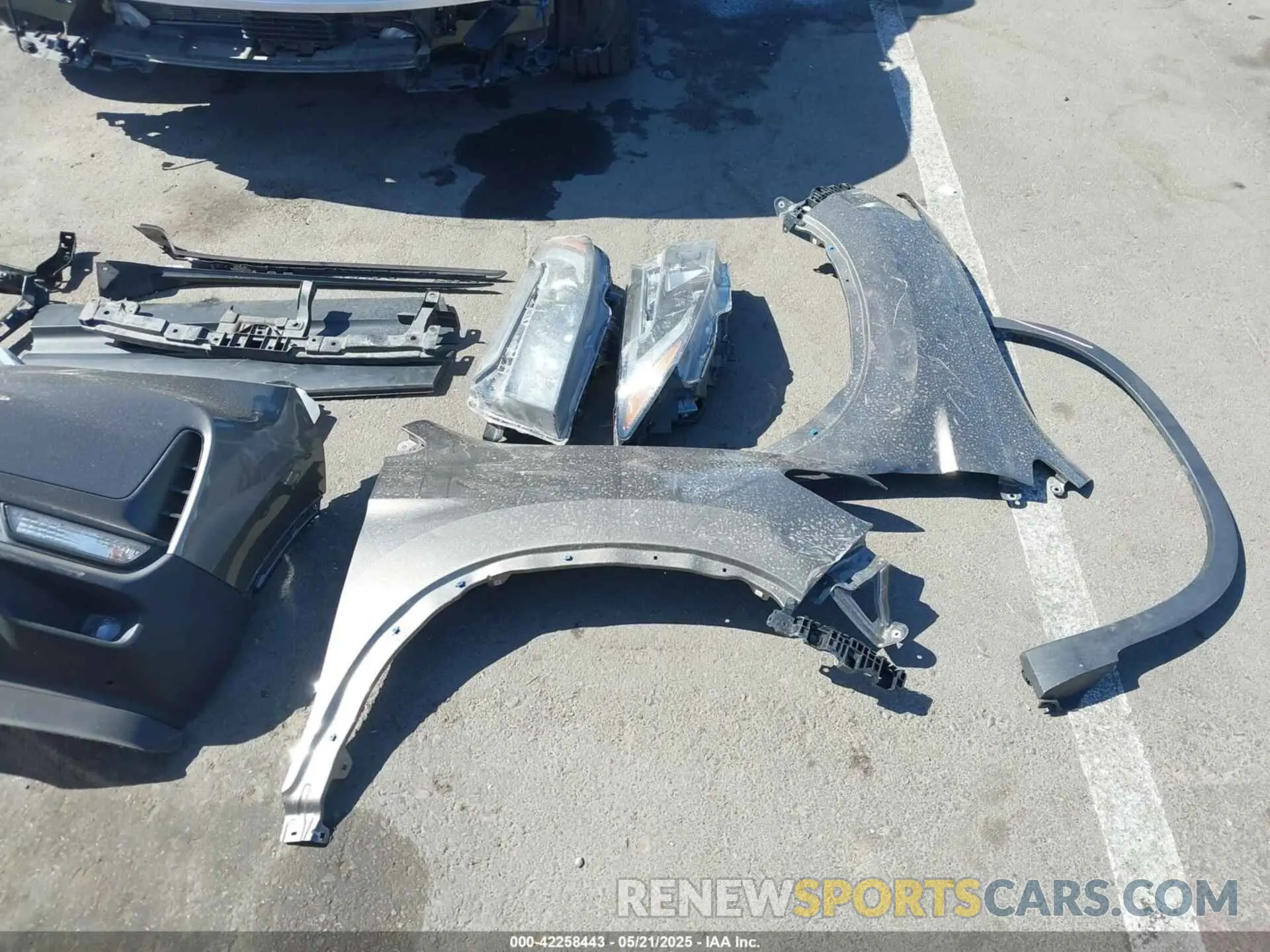 18 Photograph of a damaged car 5FPYK3F58NB007618 HONDA RIDGELINE 2022