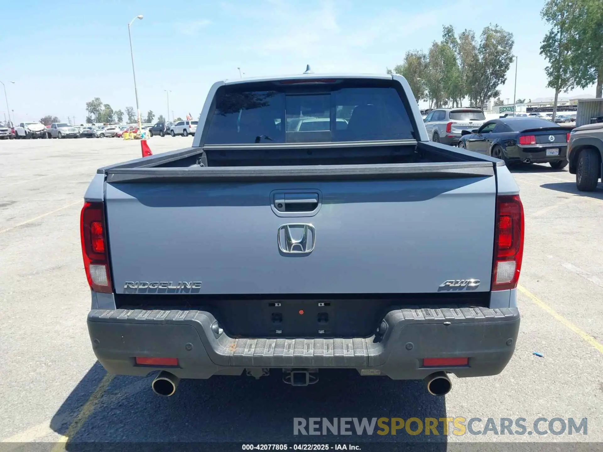17 Photograph of a damaged car 5FPYK3F78NB028776 HONDA RIDGELINE 2022