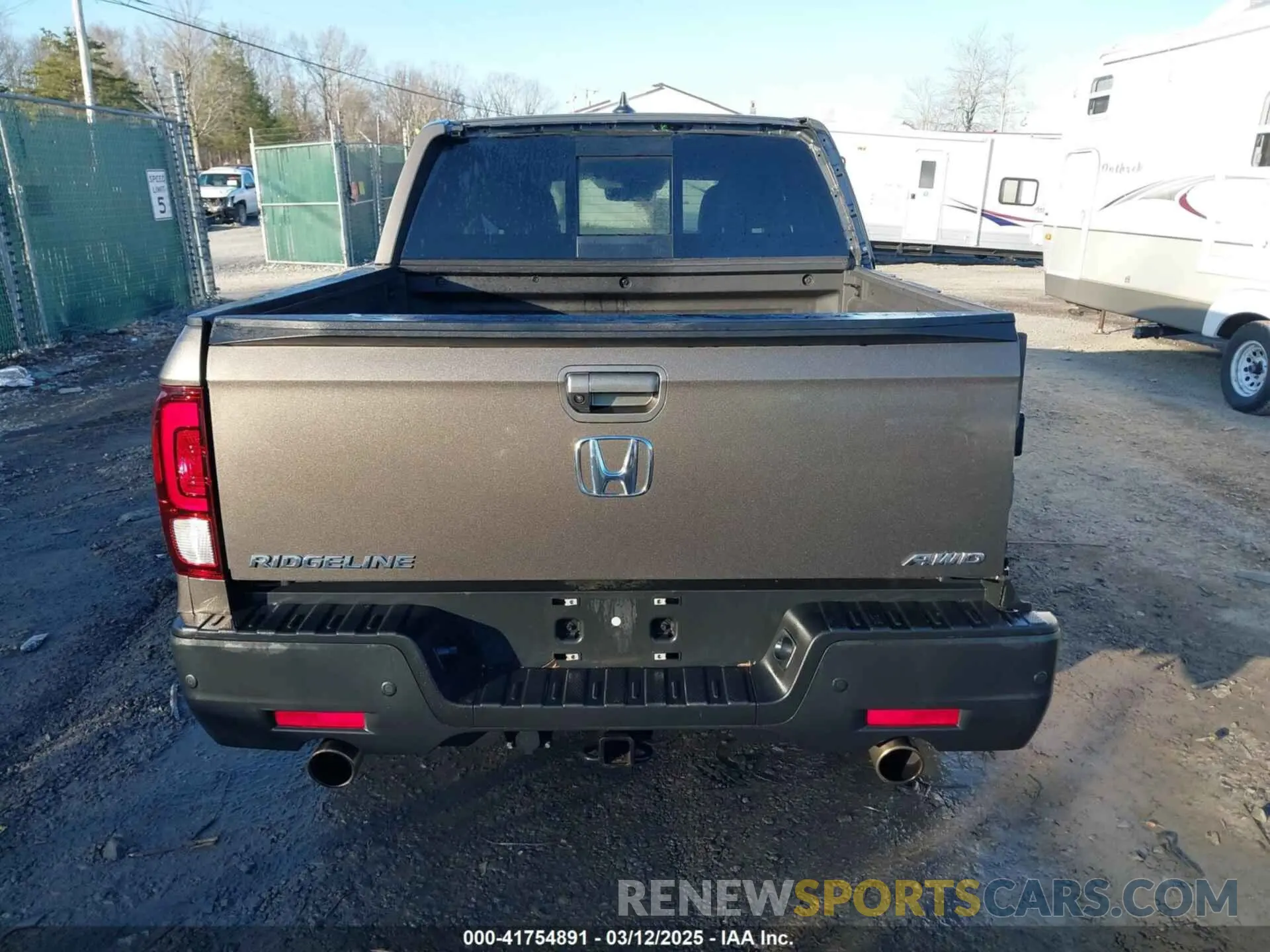 17 Photograph of a damaged car 5FPYK3F79NB005152 HONDA RIDGELINE 2022