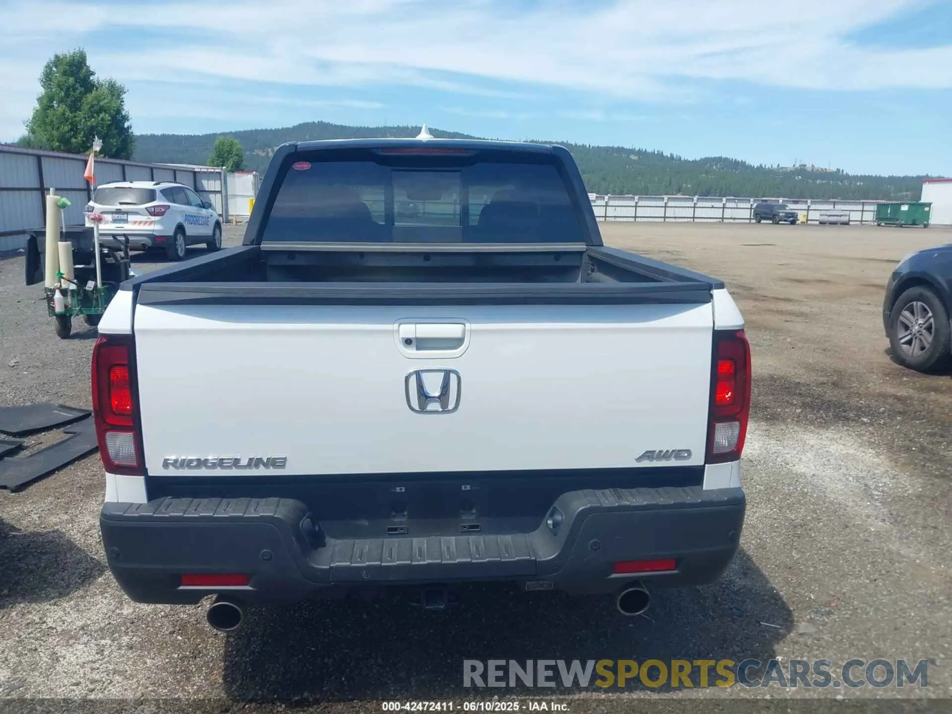 17 Photograph of a damaged car 5FPYK3F80NB039490 HONDA RIDGELINE 2022