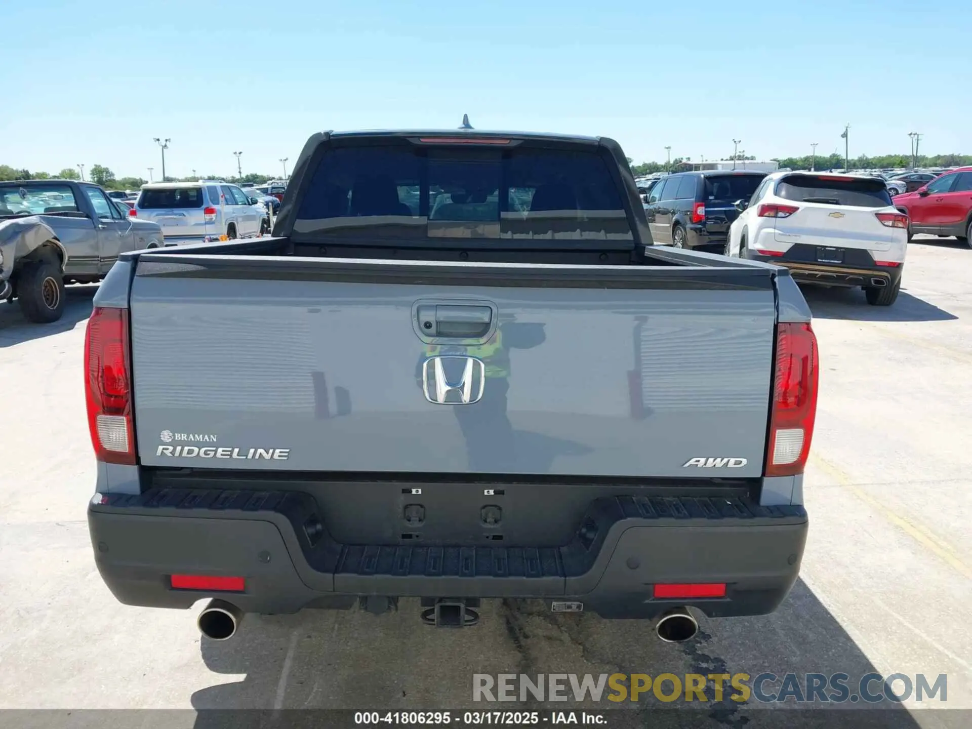 16 Photograph of a damaged car 5FPYK3F81NB035917 HONDA RIDGELINE 2022