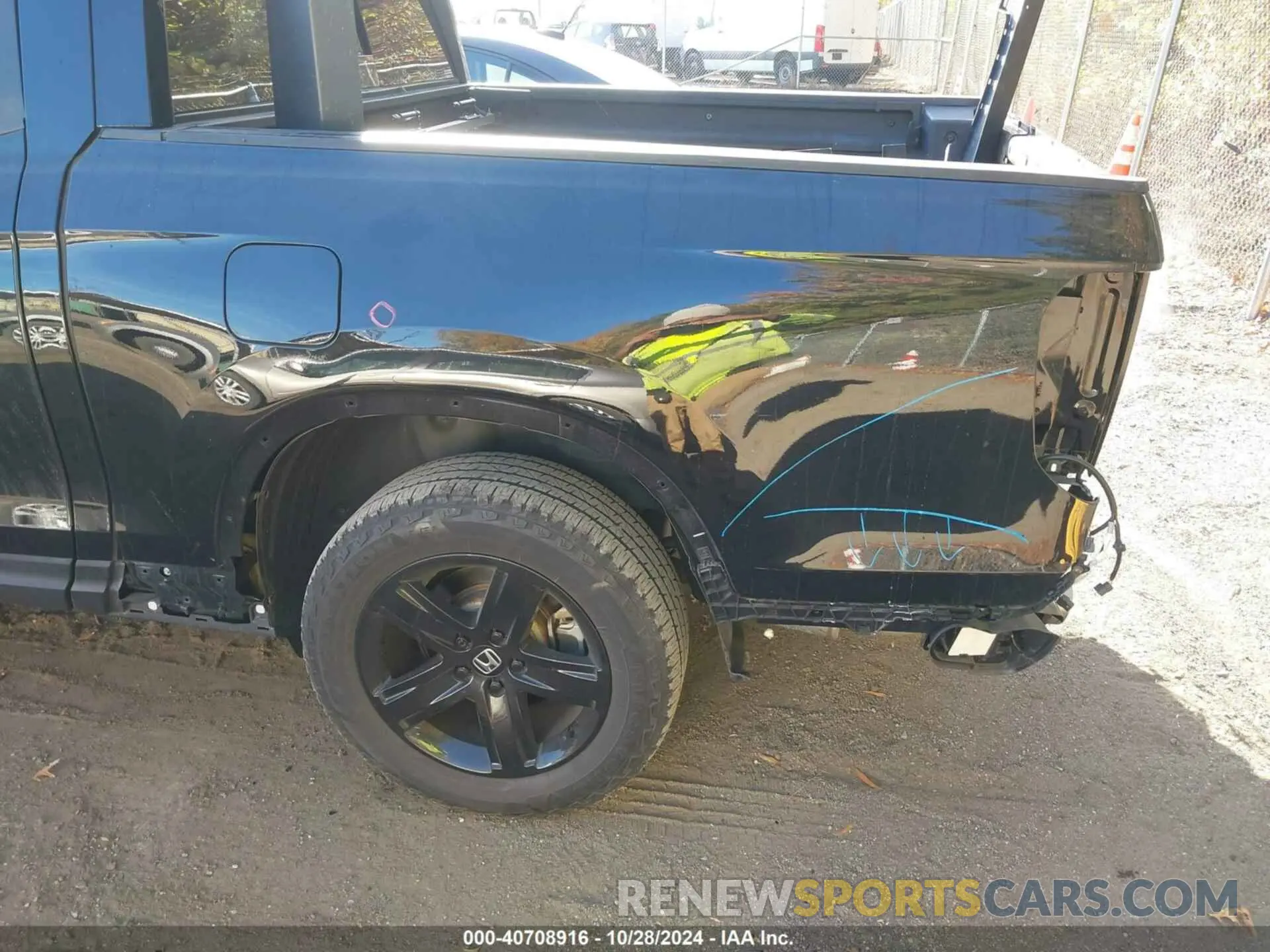 18 Photograph of a damaged car 5FPYK3F84NB008002 HONDA RIDGELINE 2022