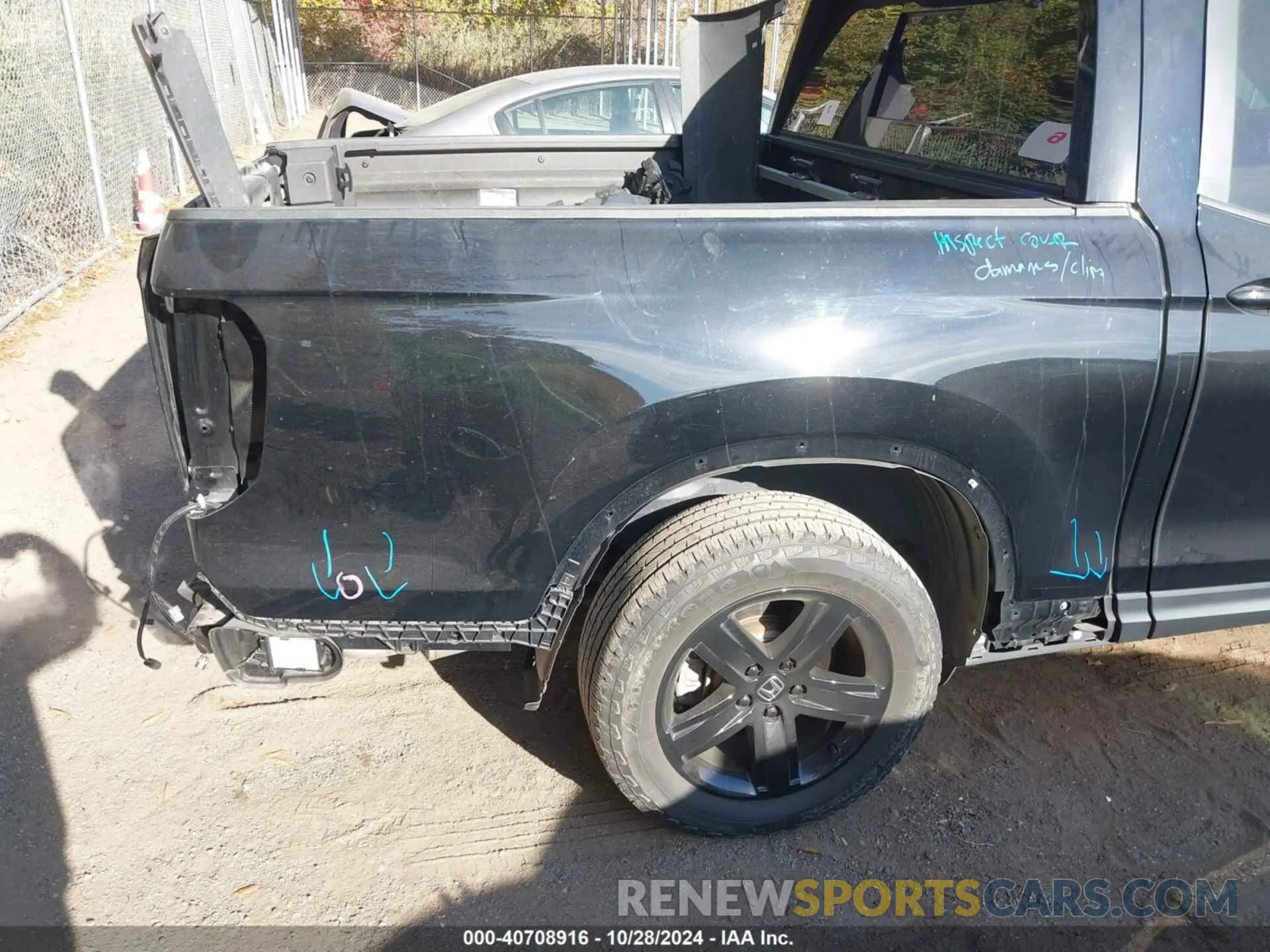 19 Photograph of a damaged car 5FPYK3F84NB008002 HONDA RIDGELINE 2022