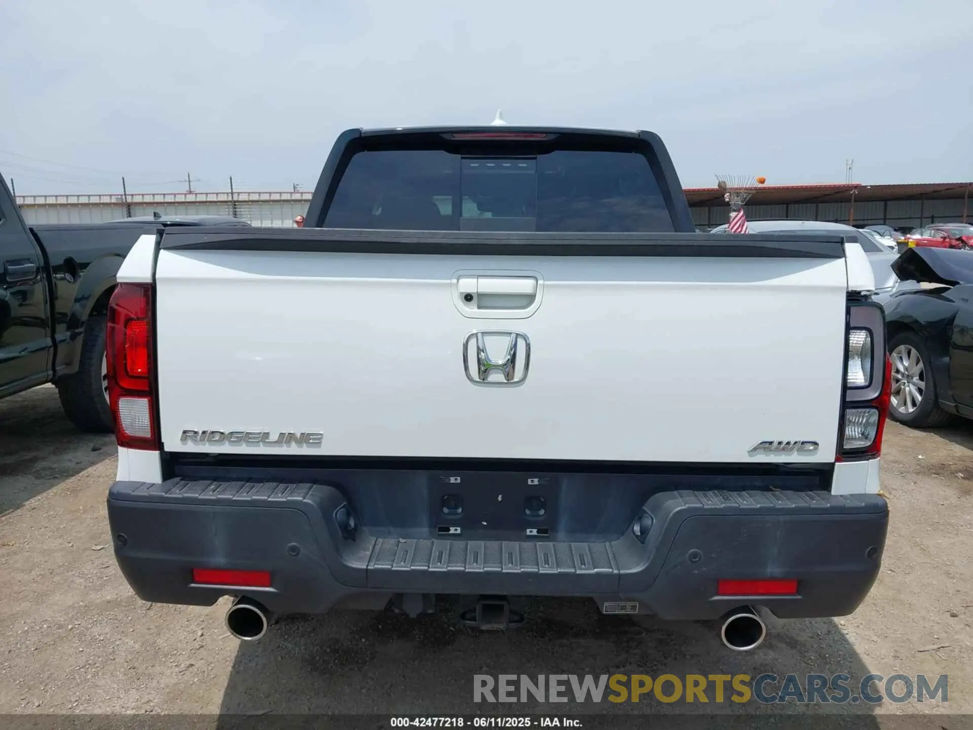 17 Photograph of a damaged car 5FPYK3F88NB010710 HONDA RIDGELINE 2022