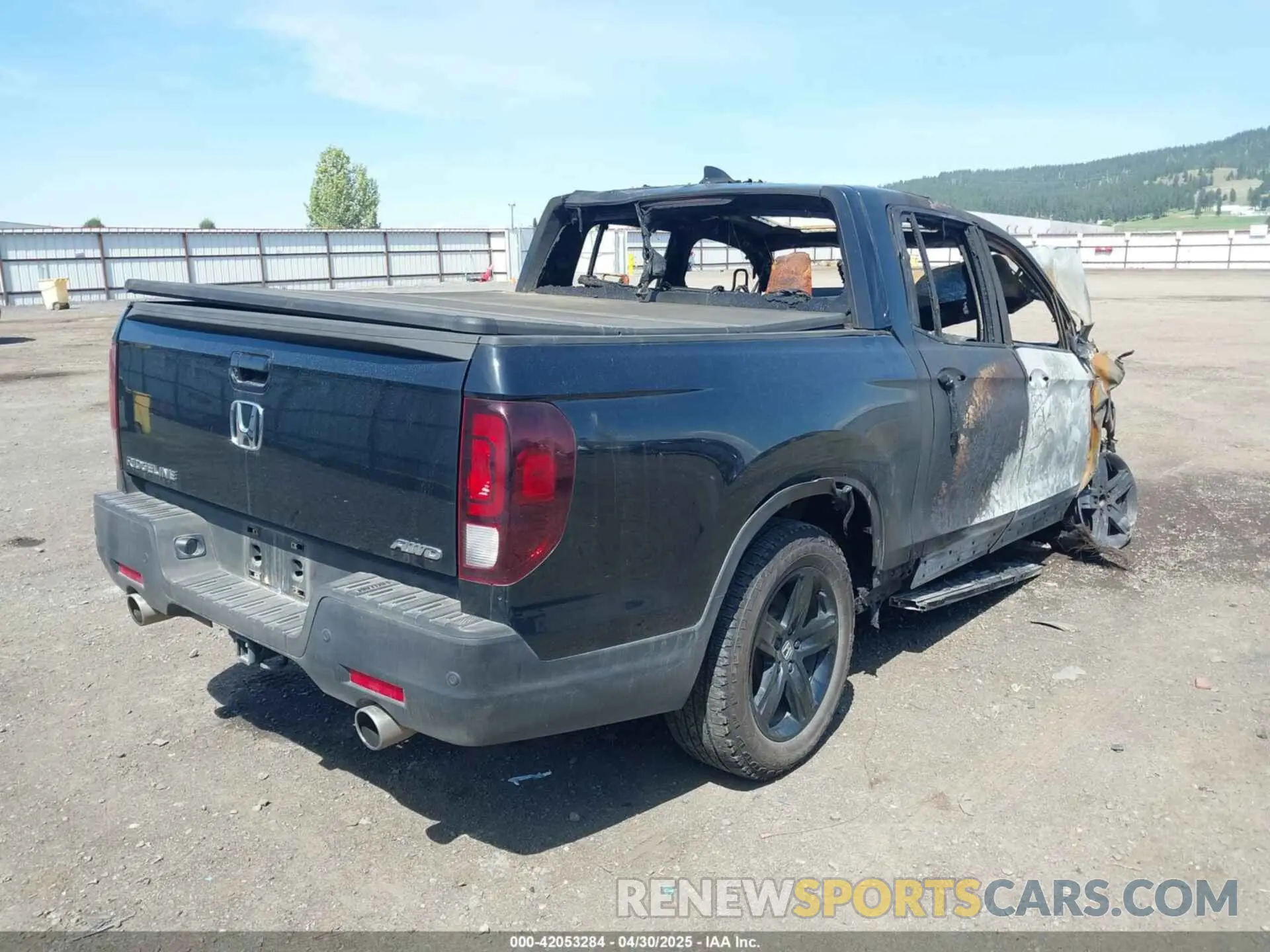 4 Photograph of a damaged car 5FPYK3F8XNB012183 HONDA RIDGELINE 2022