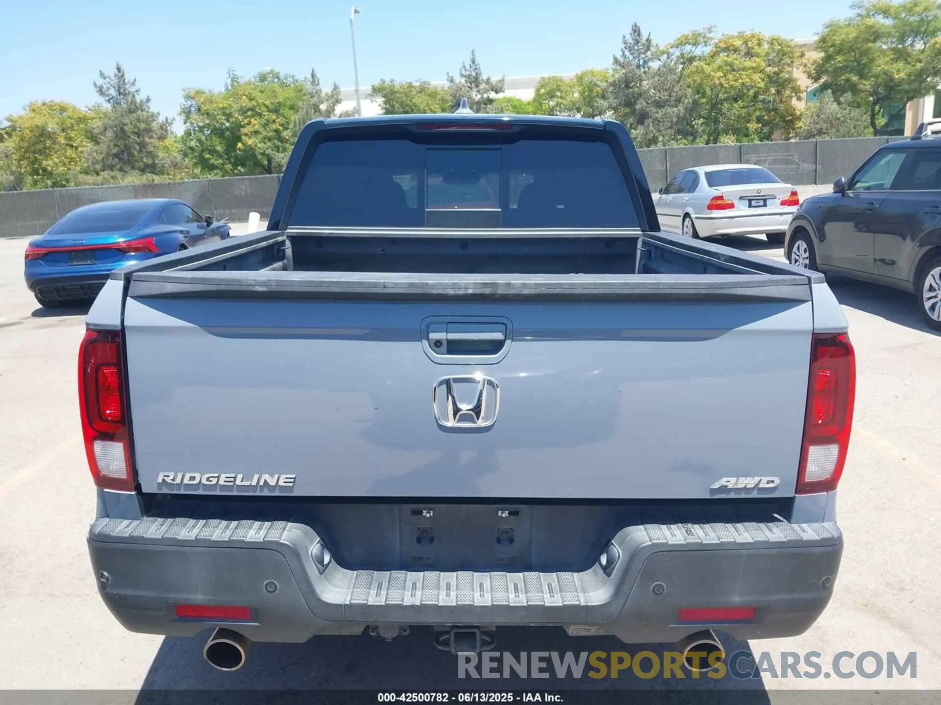 16 Photograph of a damaged car 5FPYK3F8XNB027184 HONDA RIDGELINE 2022