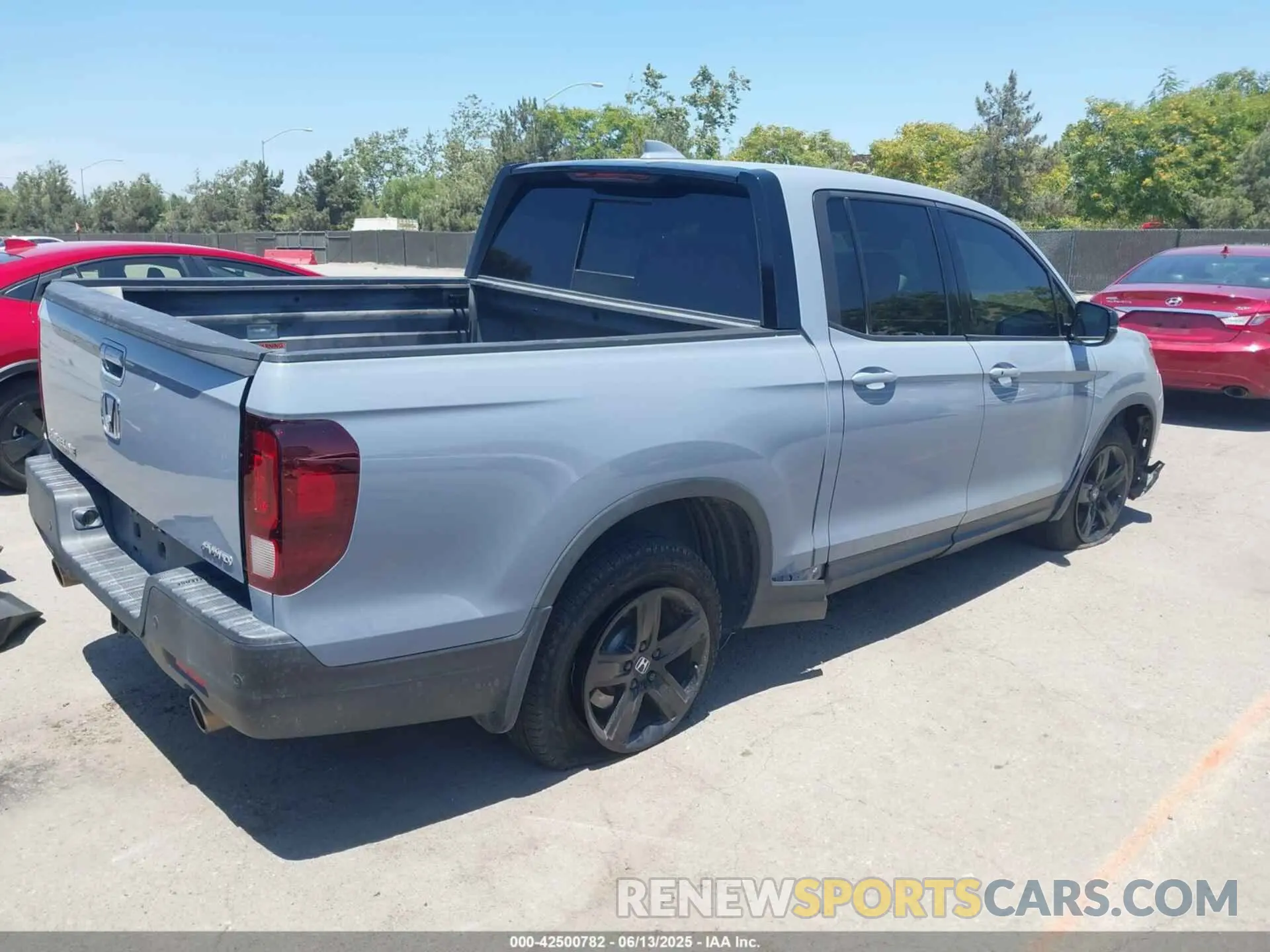 4 Photograph of a damaged car 5FPYK3F8XNB027184 HONDA RIDGELINE 2022