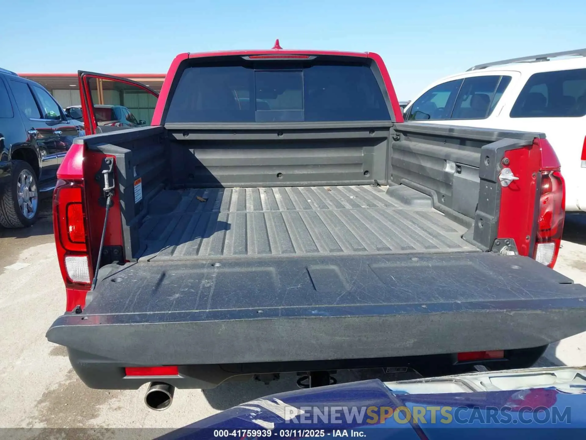 17 Photograph of a damaged car 5FPYK3F54PB010082 HONDA RIDGELINE 2023