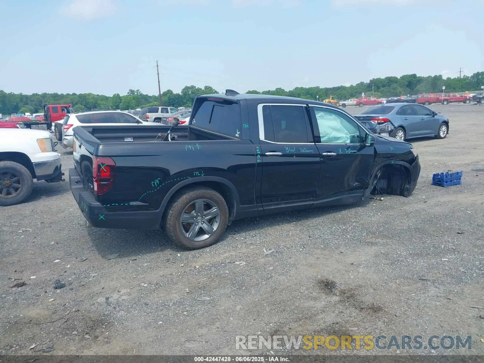 4 Photograph of a damaged car 5FPYK3F71PB022739 HONDA RIDGELINE 2023