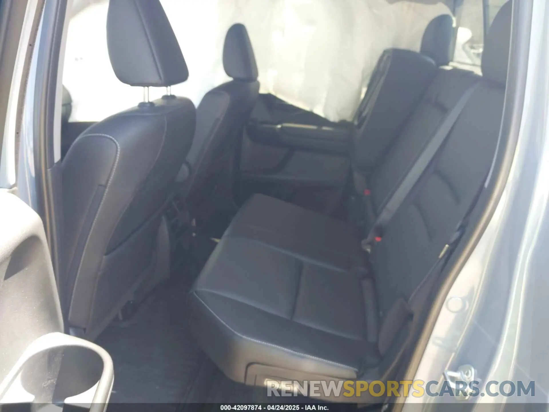 8 Photograph of a damaged car 5FPYK3F71PB060763 HONDA RIDGELINE 2023