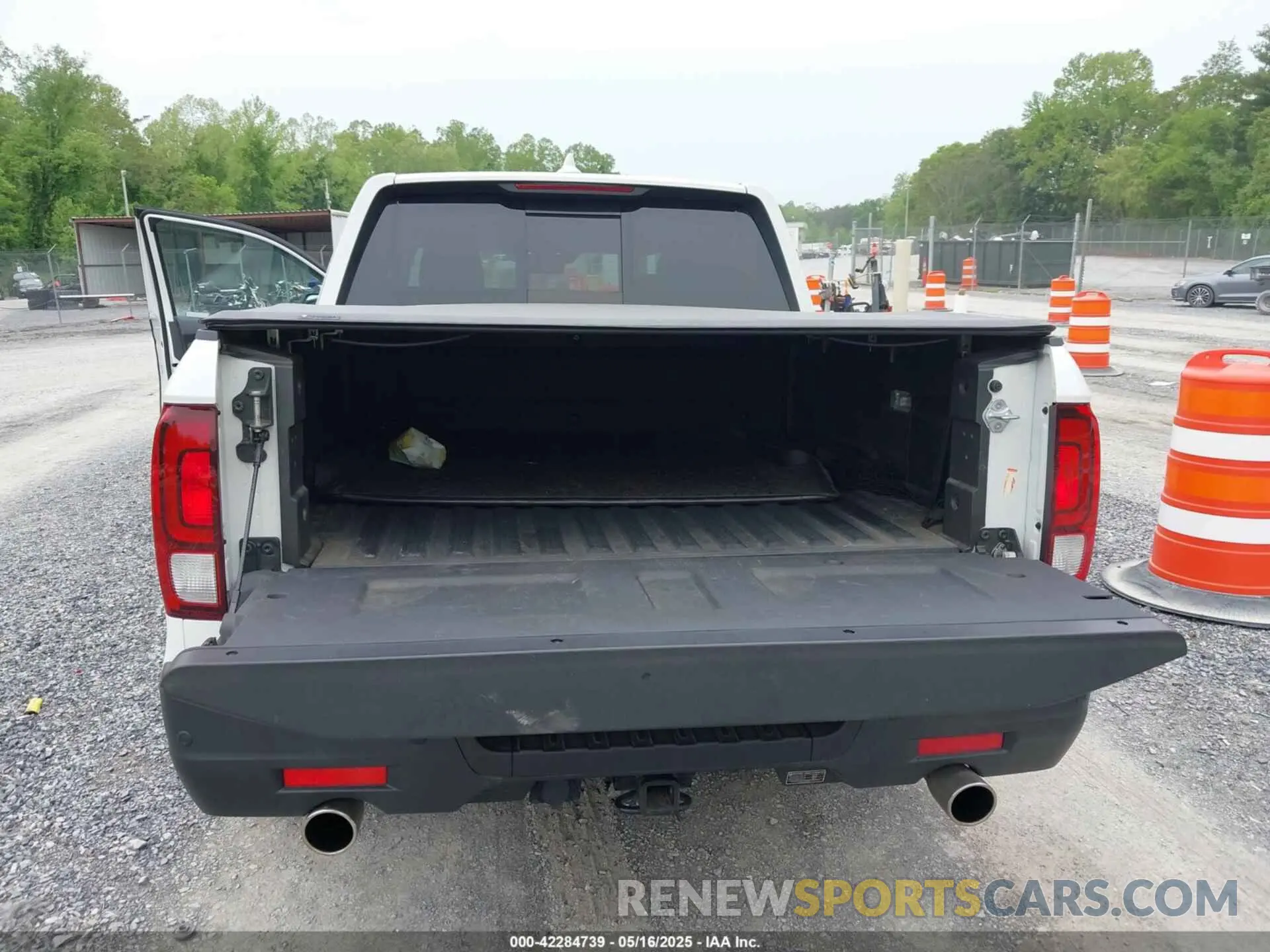 18 Photograph of a damaged car 5FPYK3F72PB031630 HONDA RIDGELINE 2023