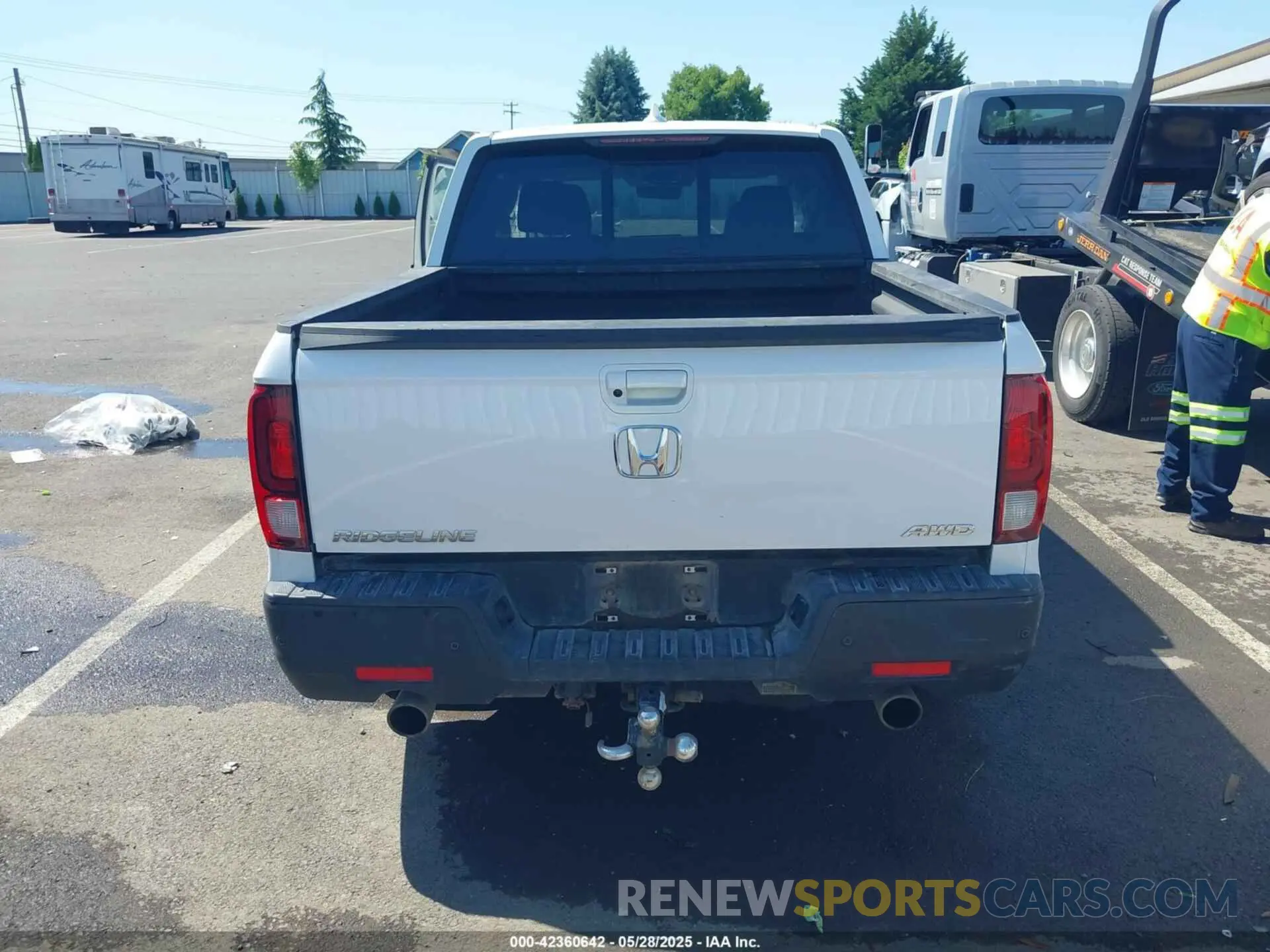 16 Photograph of a damaged car 5FPYK3F79PB051874 HONDA RIDGELINE 2023