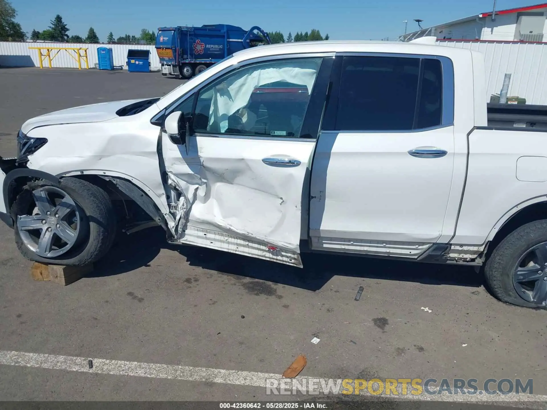 17 Photograph of a damaged car 5FPYK3F79PB051874 HONDA RIDGELINE 2023