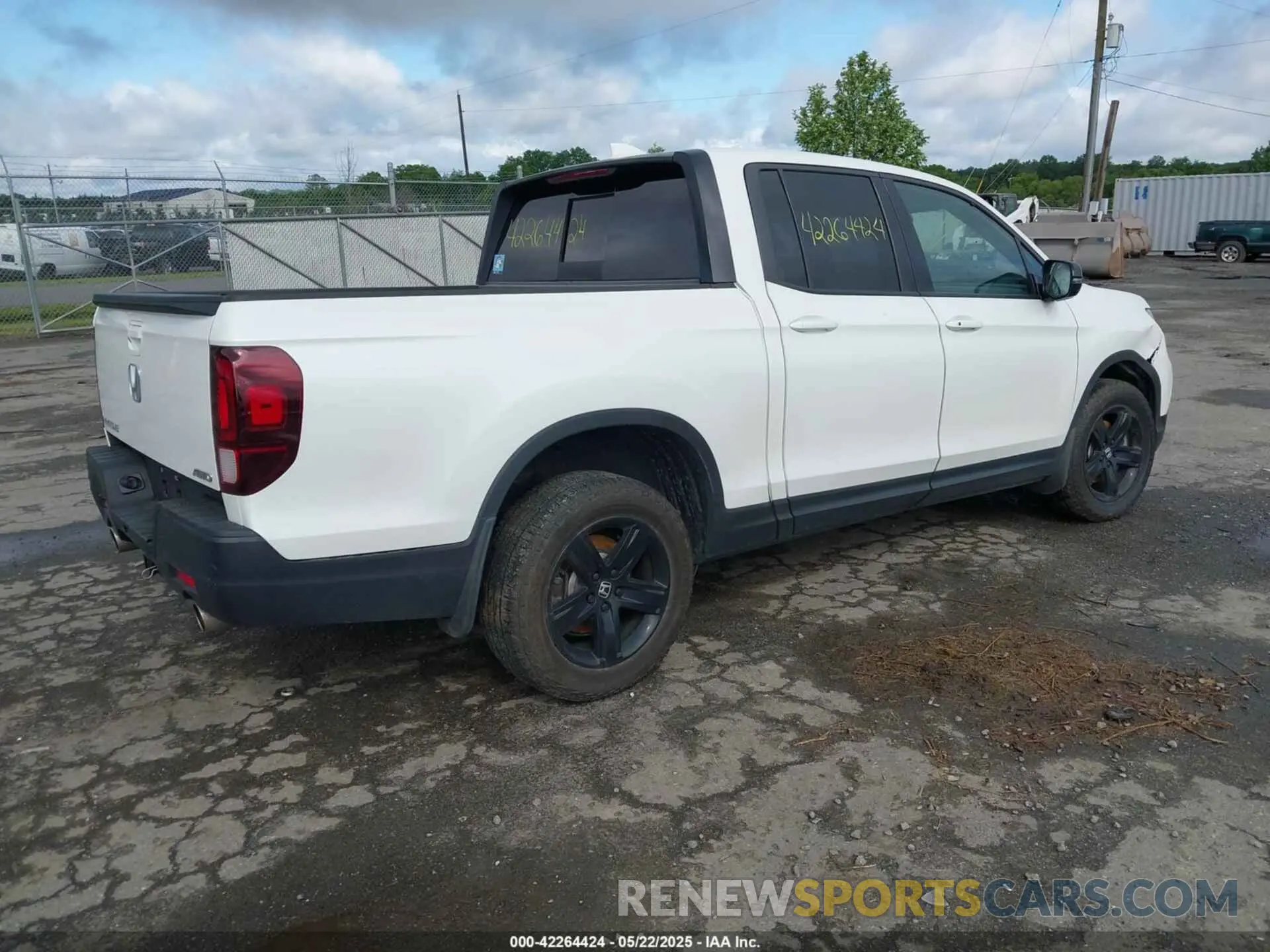 4 Photograph of a damaged car 5FPYK3F88PB018969 HONDA RIDGELINE 2023