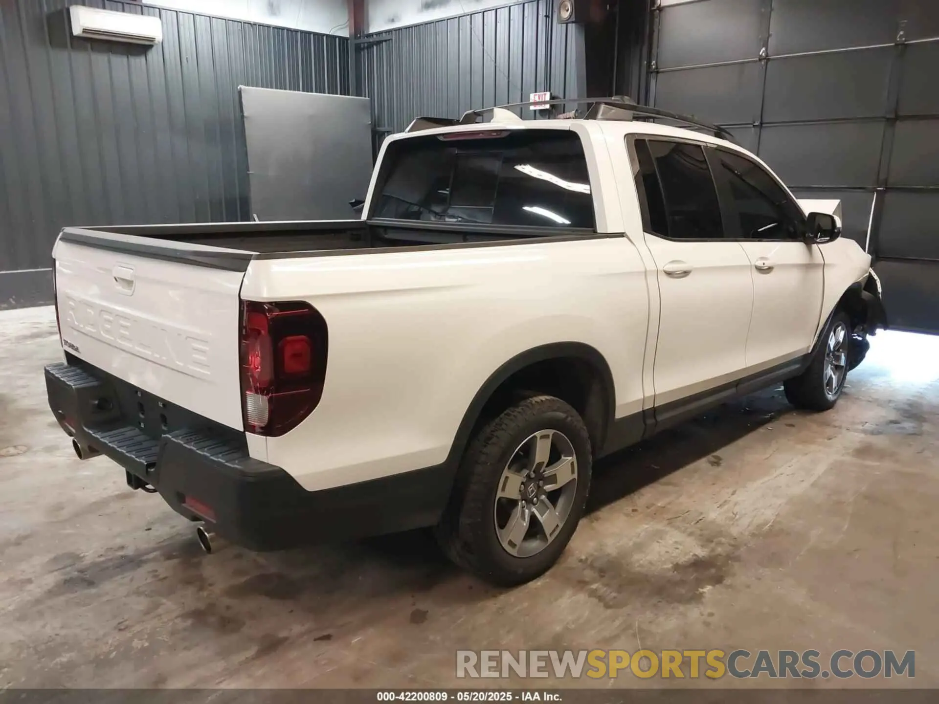 4 Photograph of a damaged car 5FPYK3F51SB009755 HONDA RIDGELINE 2025
