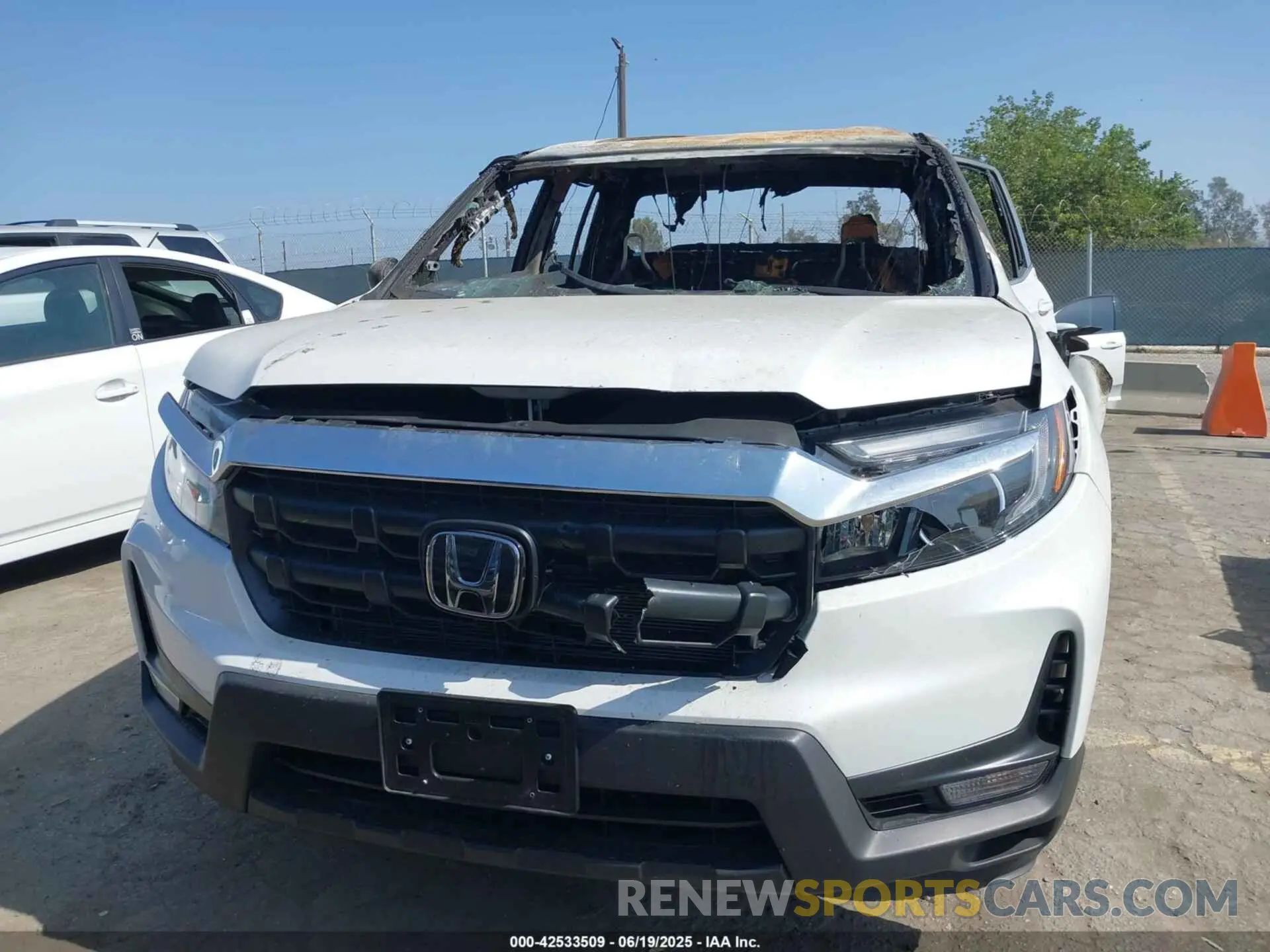 11 Photograph of a damaged car 5FPYK3F5XSB032533 HONDA RIDGELINE 2025