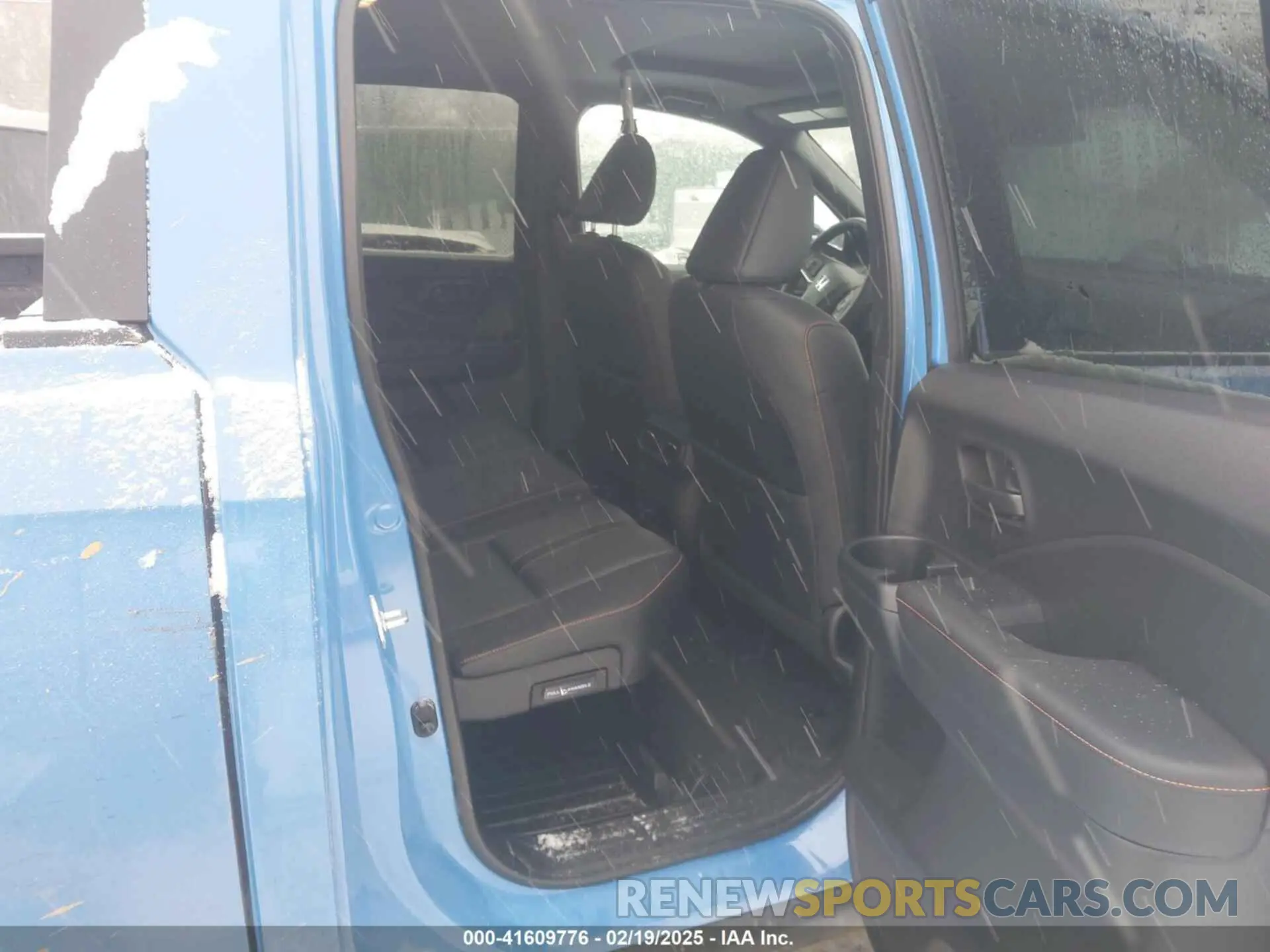 8 Photograph of a damaged car 5FPYK3F68SB015805 HONDA RIDGELINE 2025