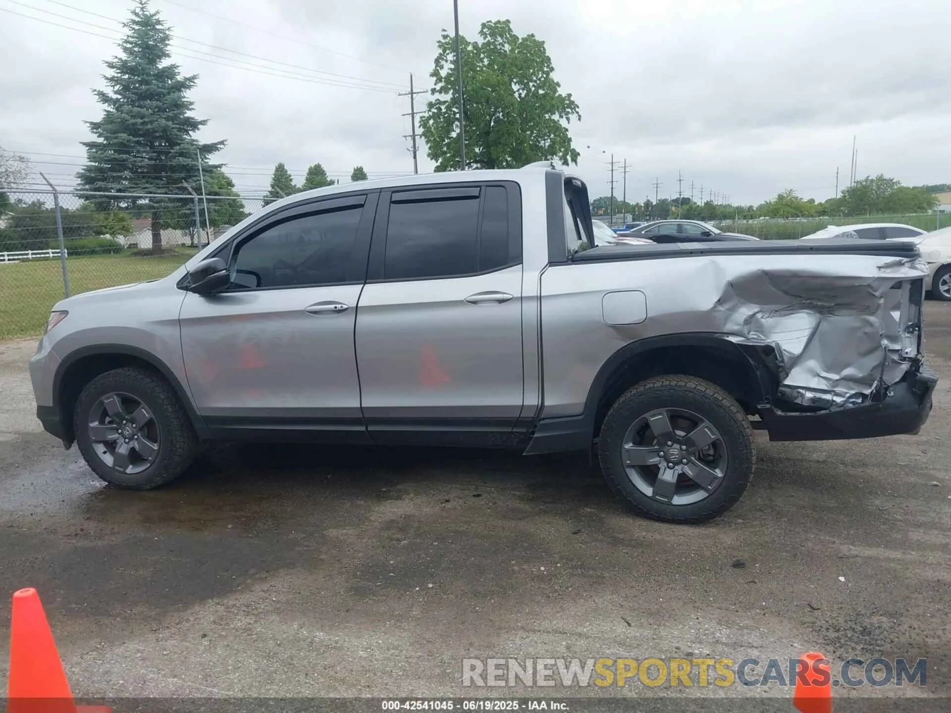 14 Photograph of a damaged car 5FPYK3F68SB017165 HONDA RIDGELINE 2025