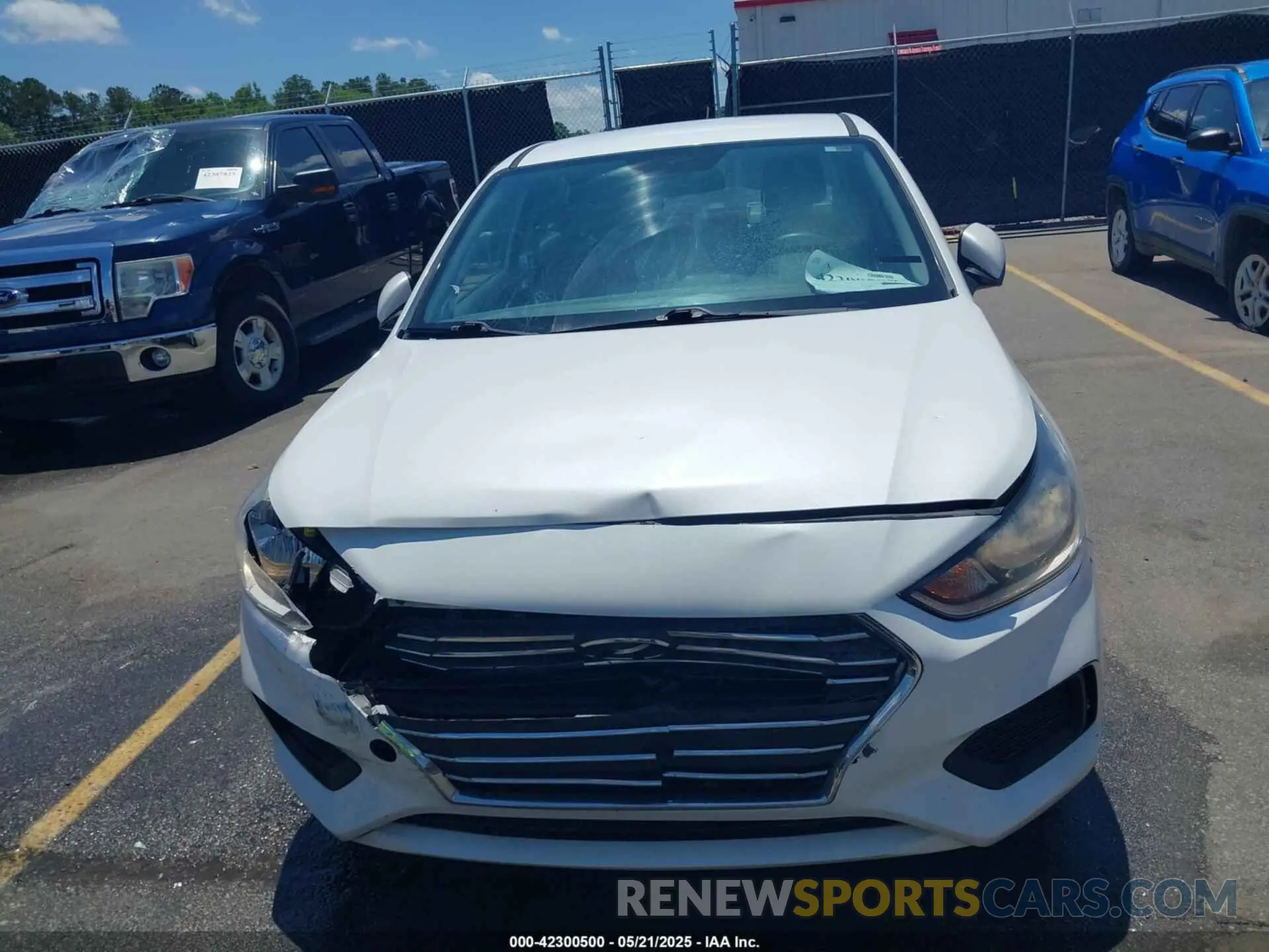 12 Photograph of a damaged car 3KPC24A30KE058062 HYUNDAI ACCENT 2019