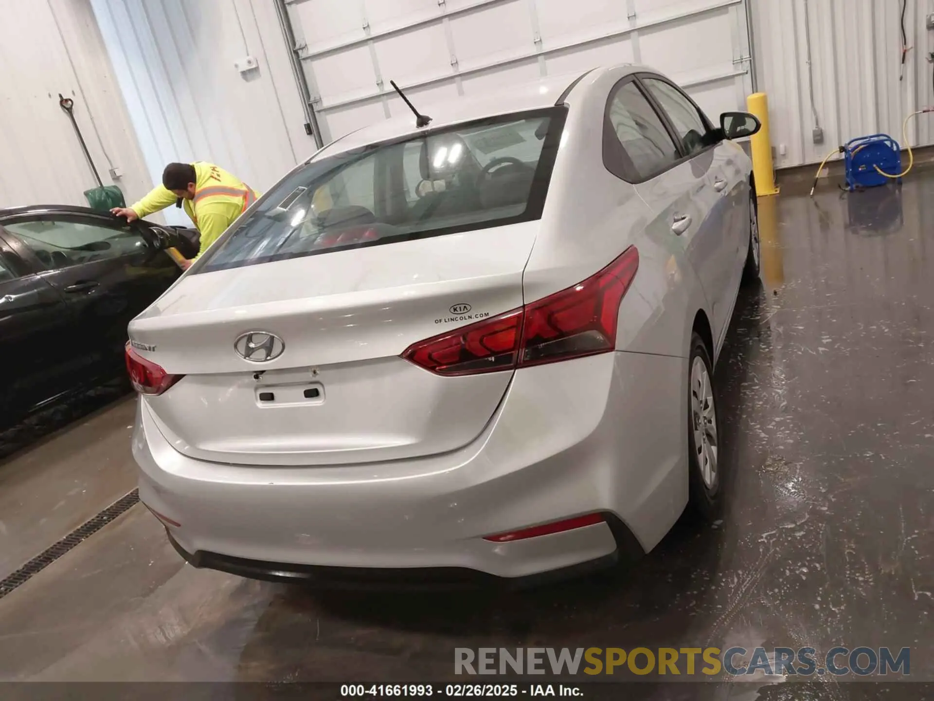 16 Photograph of a damaged car 3KPC24A30KE068820 HYUNDAI ACCENT 2019