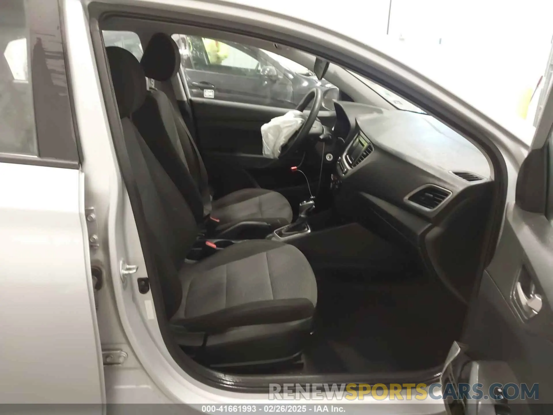 5 Photograph of a damaged car 3KPC24A30KE068820 HYUNDAI ACCENT 2019
