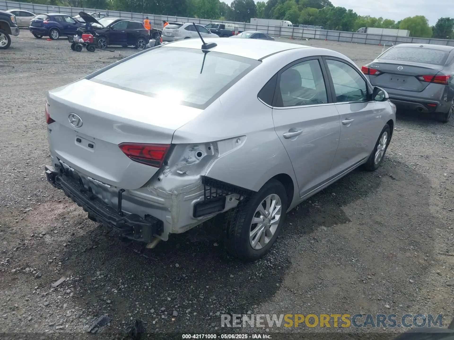 4 Photograph of a damaged car 3KPC24A31KE069202 HYUNDAI ACCENT 2019