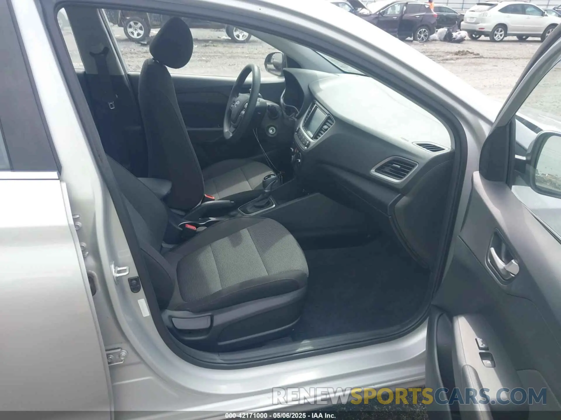 5 Photograph of a damaged car 3KPC24A31KE069202 HYUNDAI ACCENT 2019