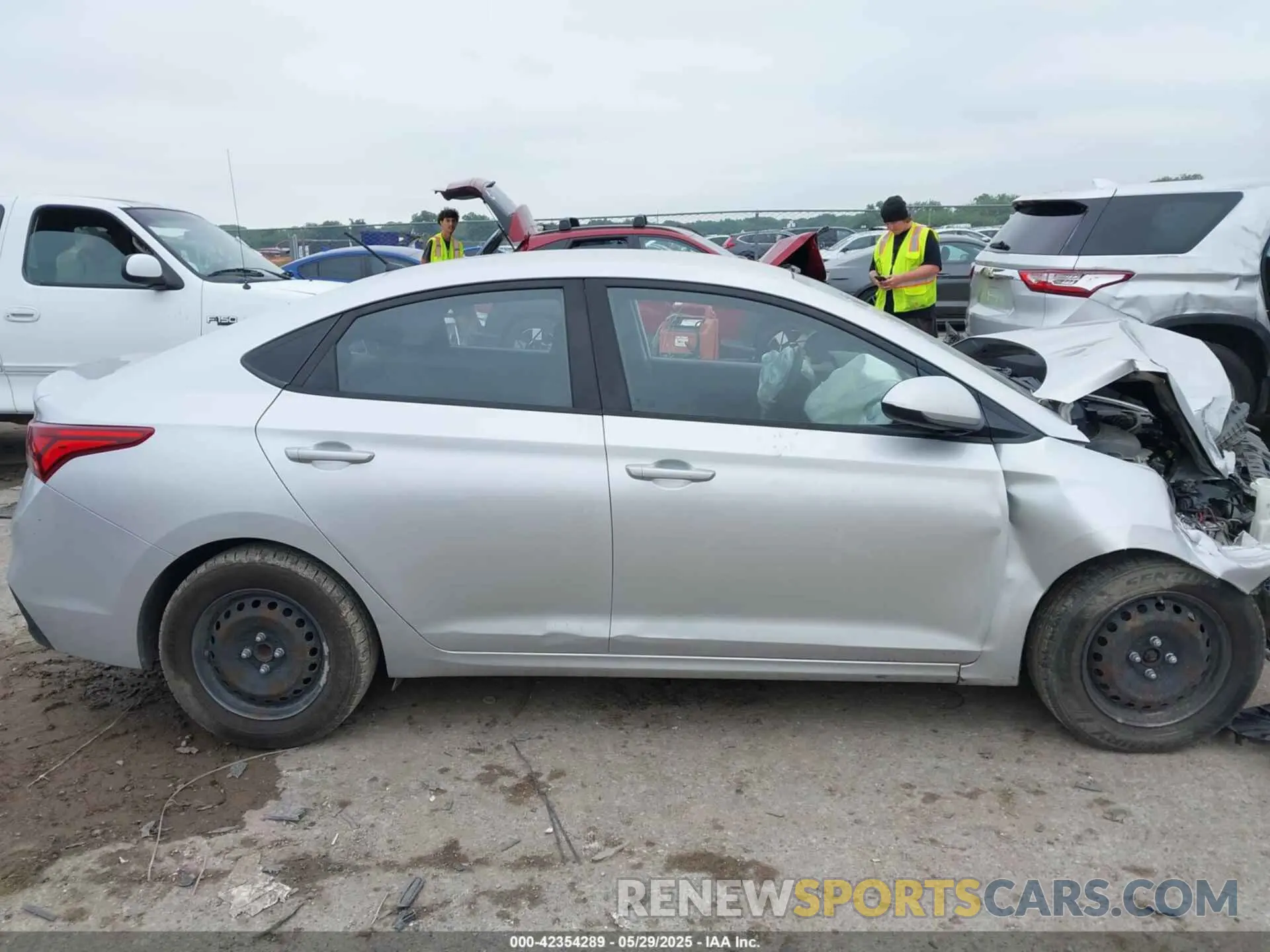 12 Photograph of a damaged car 3KPC24A32KE049945 HYUNDAI ACCENT 2019