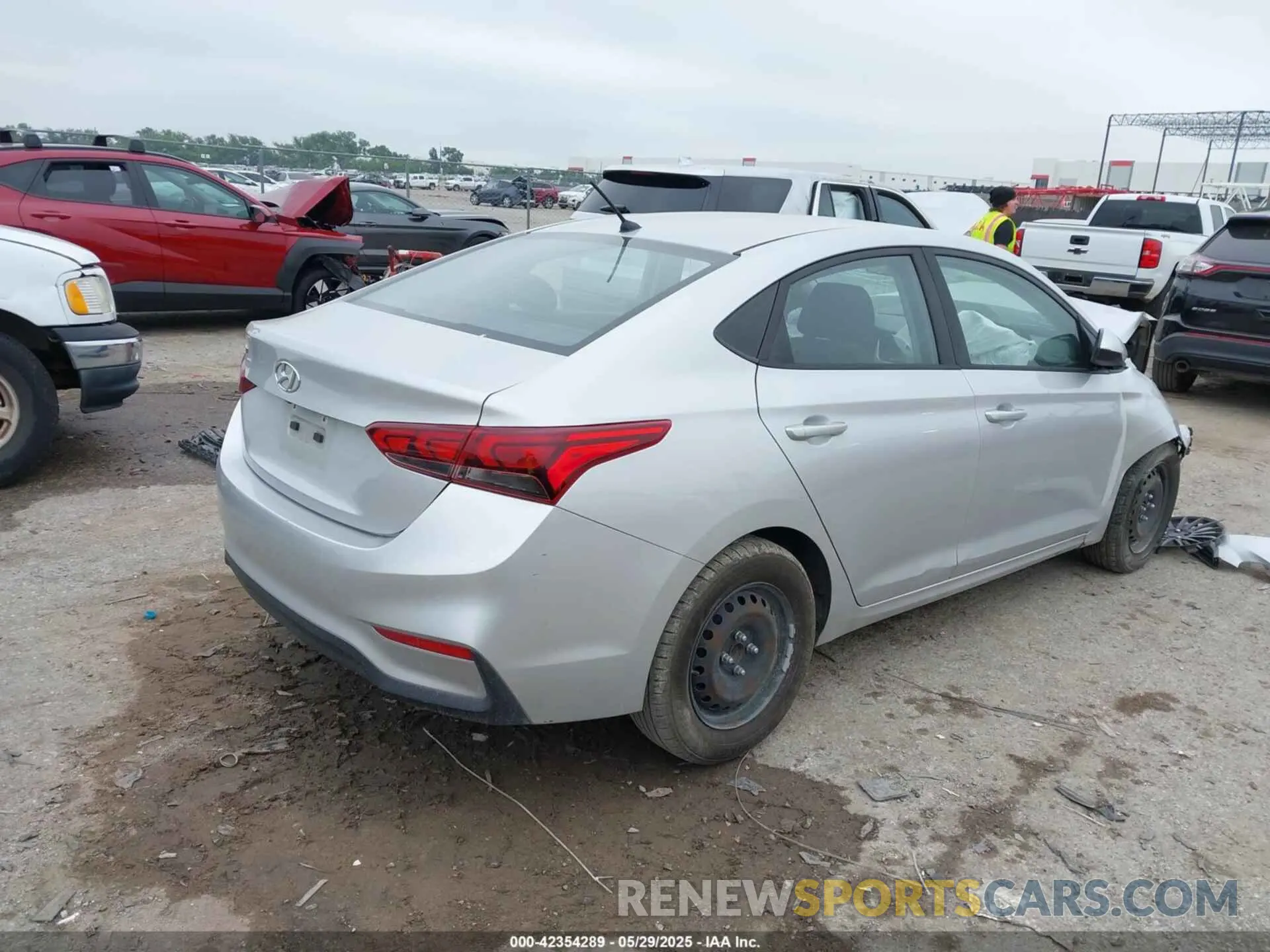 4 Photograph of a damaged car 3KPC24A32KE049945 HYUNDAI ACCENT 2019