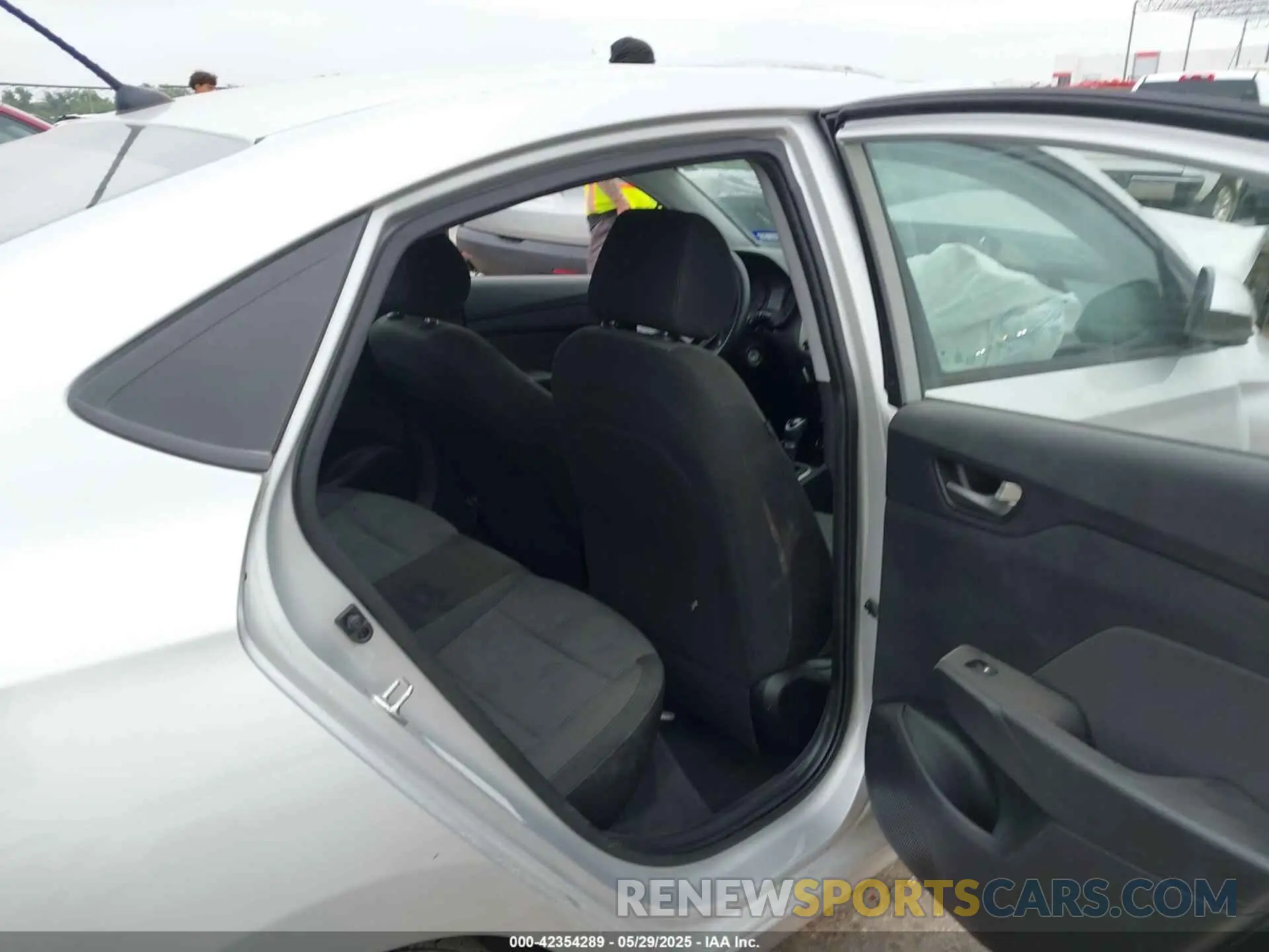 8 Photograph of a damaged car 3KPC24A32KE049945 HYUNDAI ACCENT 2019