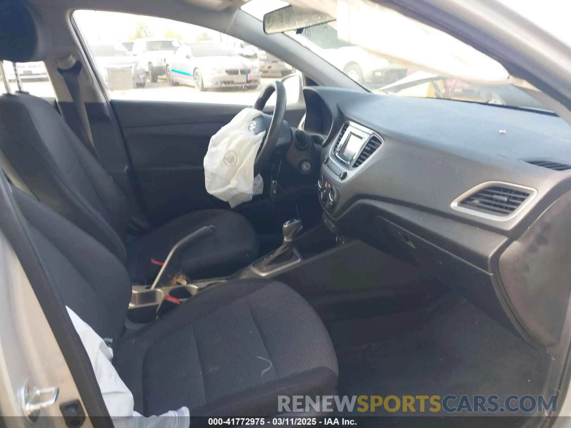 5 Photograph of a damaged car 3KPC24A32KE053705 HYUNDAI ACCENT 2019