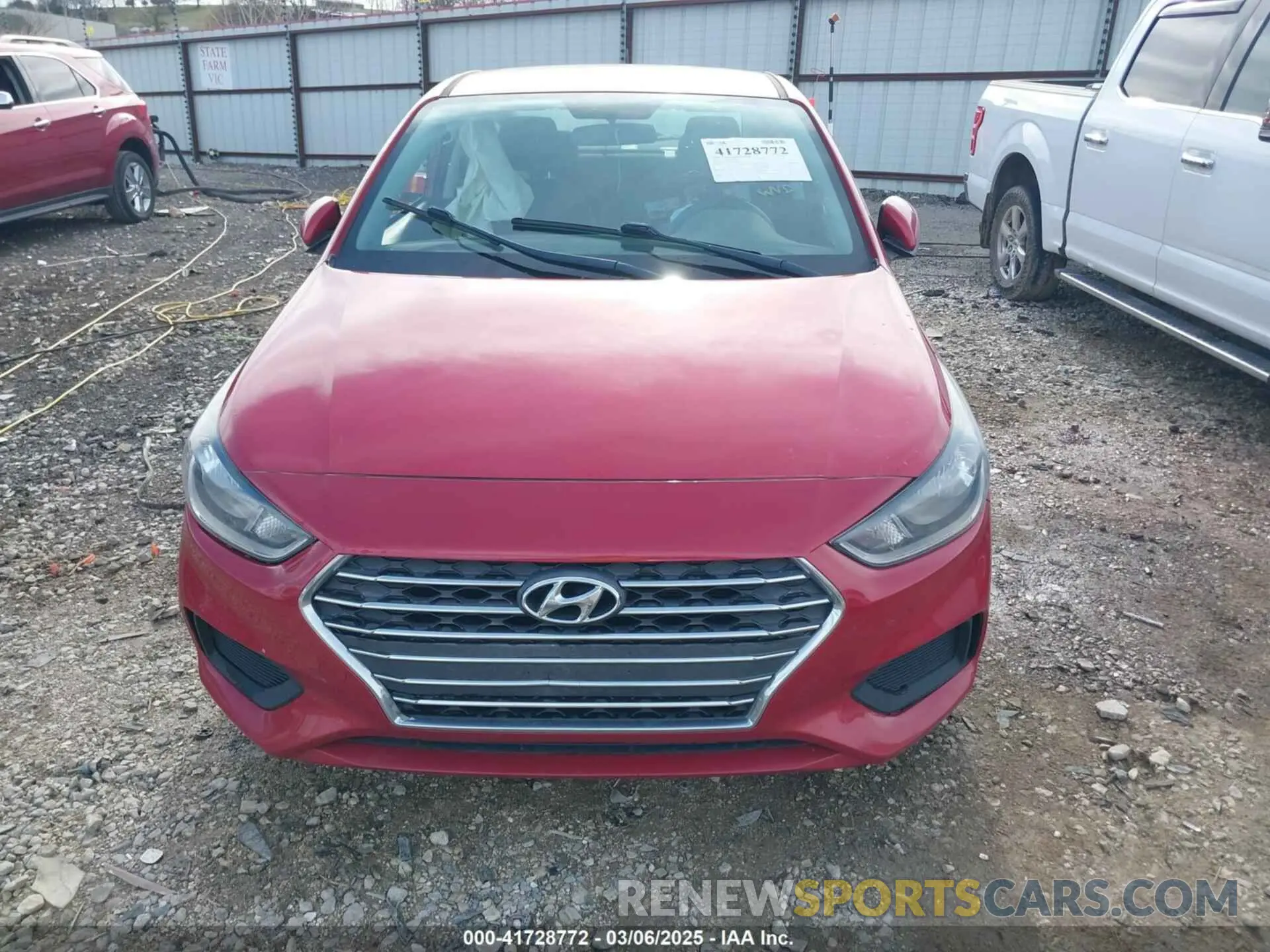 11 Photograph of a damaged car 3KPC24A33KE069198 HYUNDAI ACCENT 2019