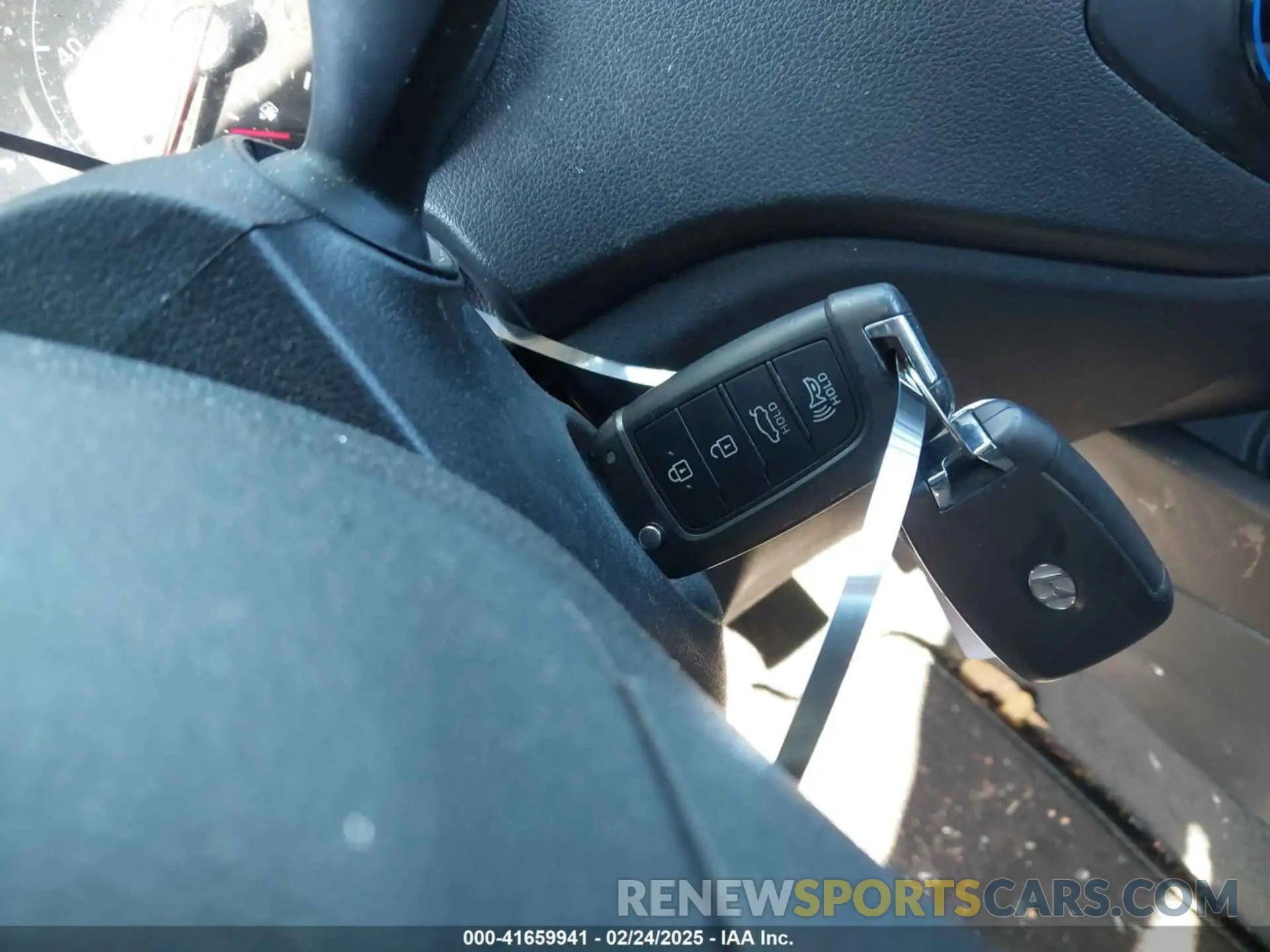11 Photograph of a damaged car 3KPC24A33KE073090 HYUNDAI ACCENT 2019