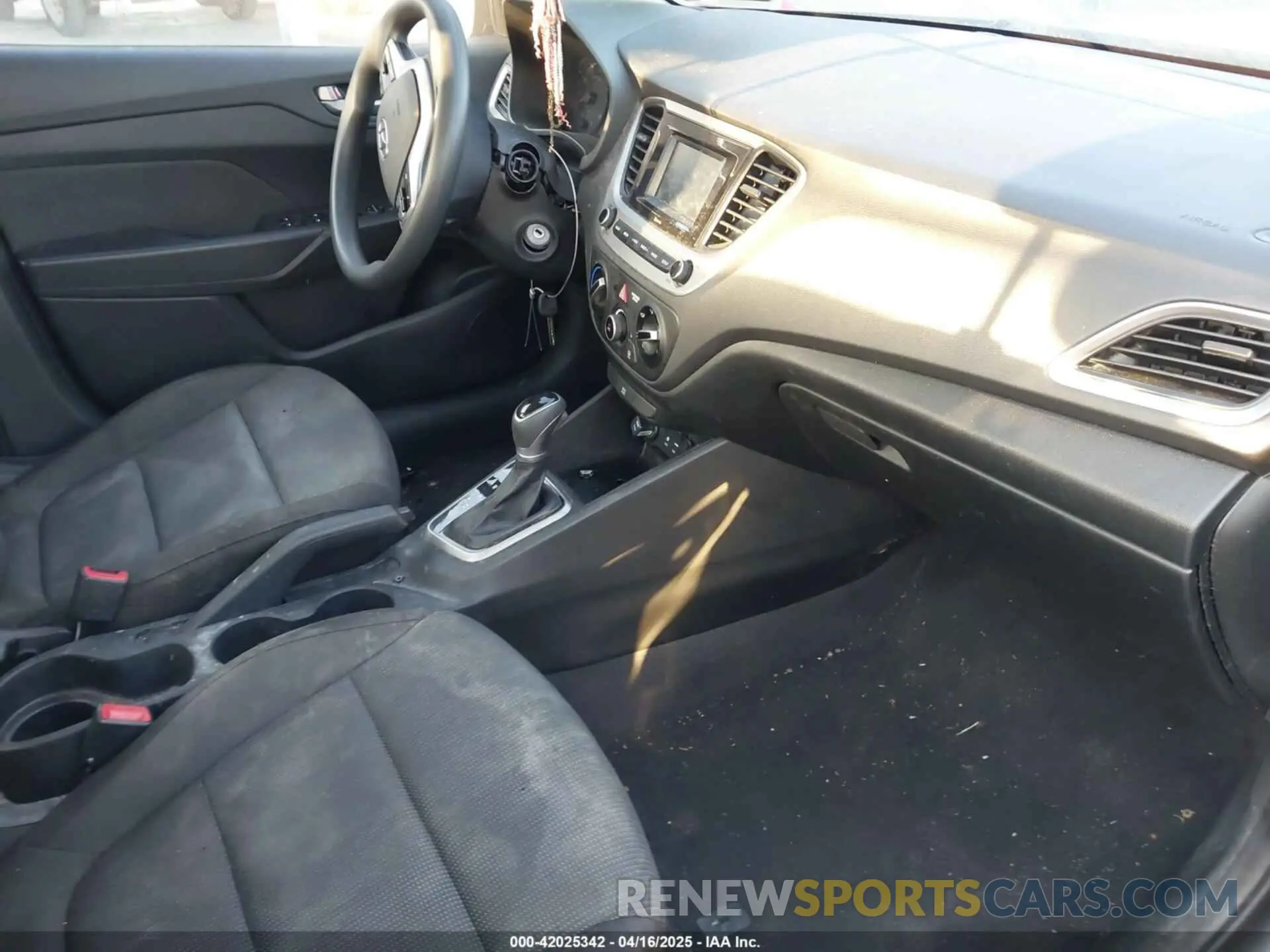 5 Photograph of a damaged car 3KPC24A33KE077656 HYUNDAI ACCENT 2019