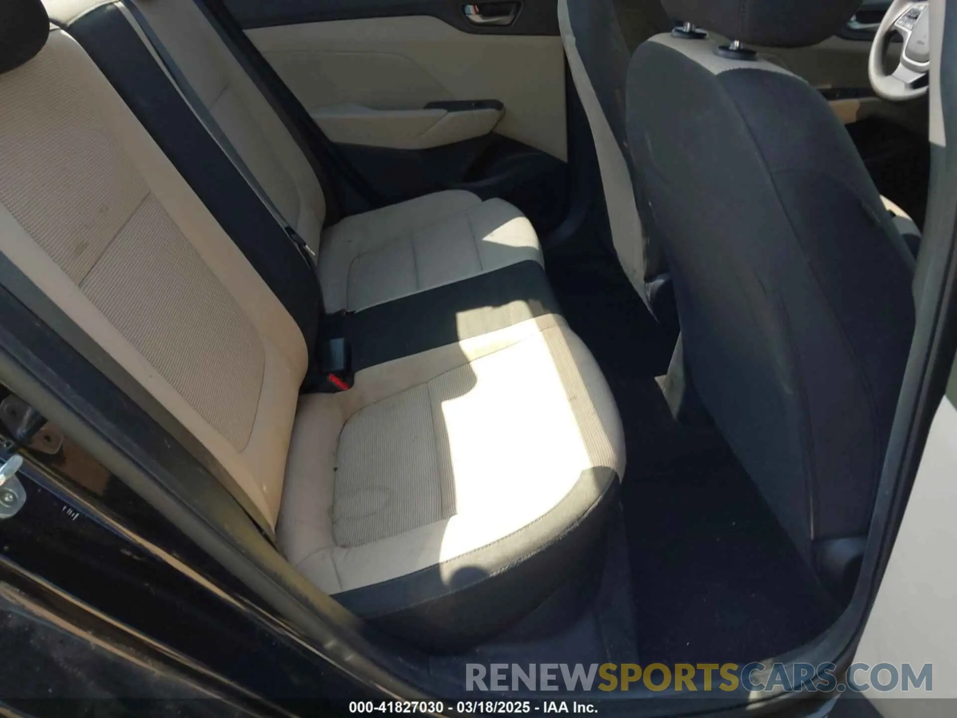 8 Photograph of a damaged car 3KPC24A34KE061885 HYUNDAI ACCENT 2019
